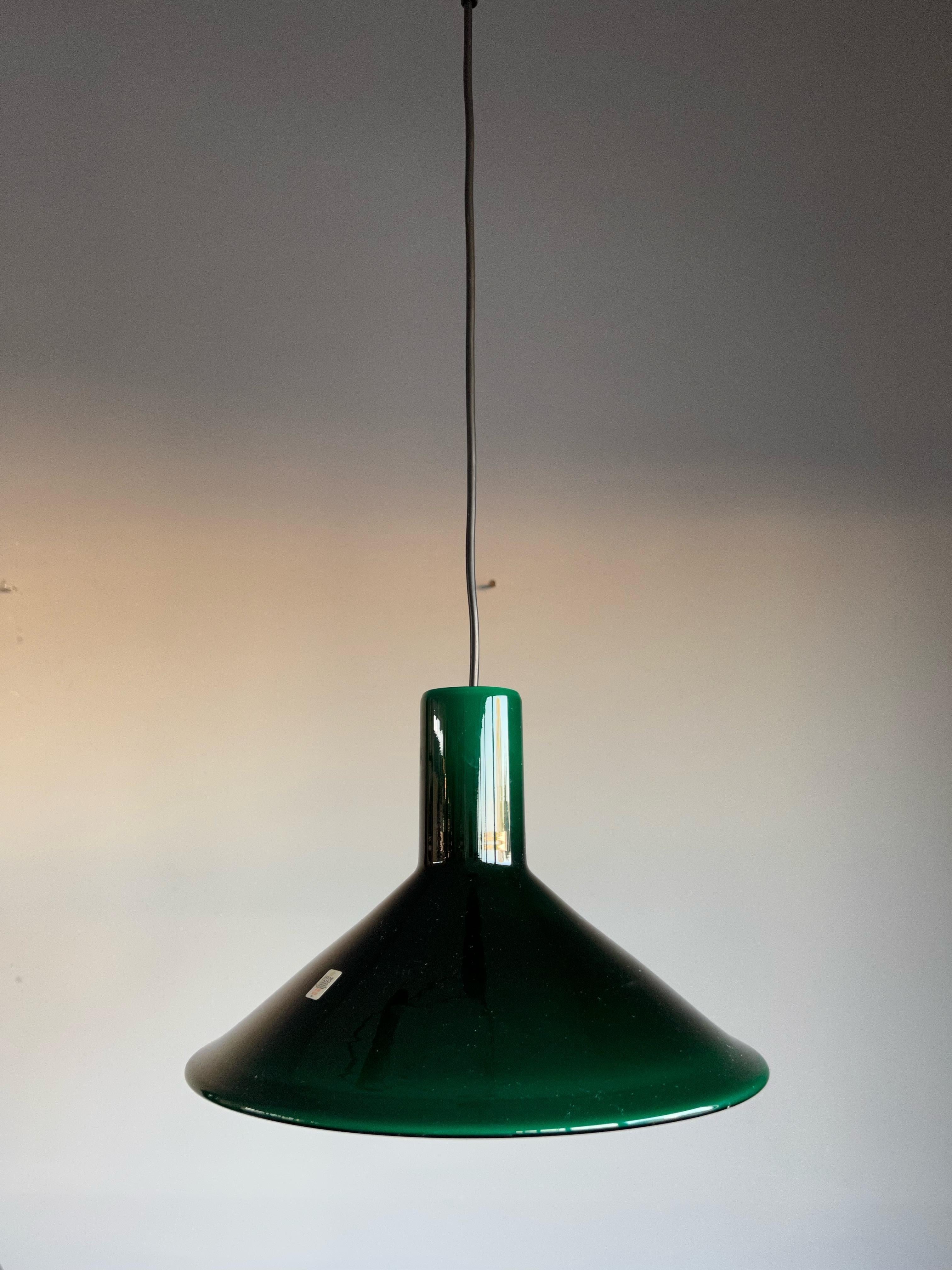 Ensemble de deux pendentifs en verre vert fabriqués au milieu du siècle dernier par Michael Bang pour Holmegaard en vente 1