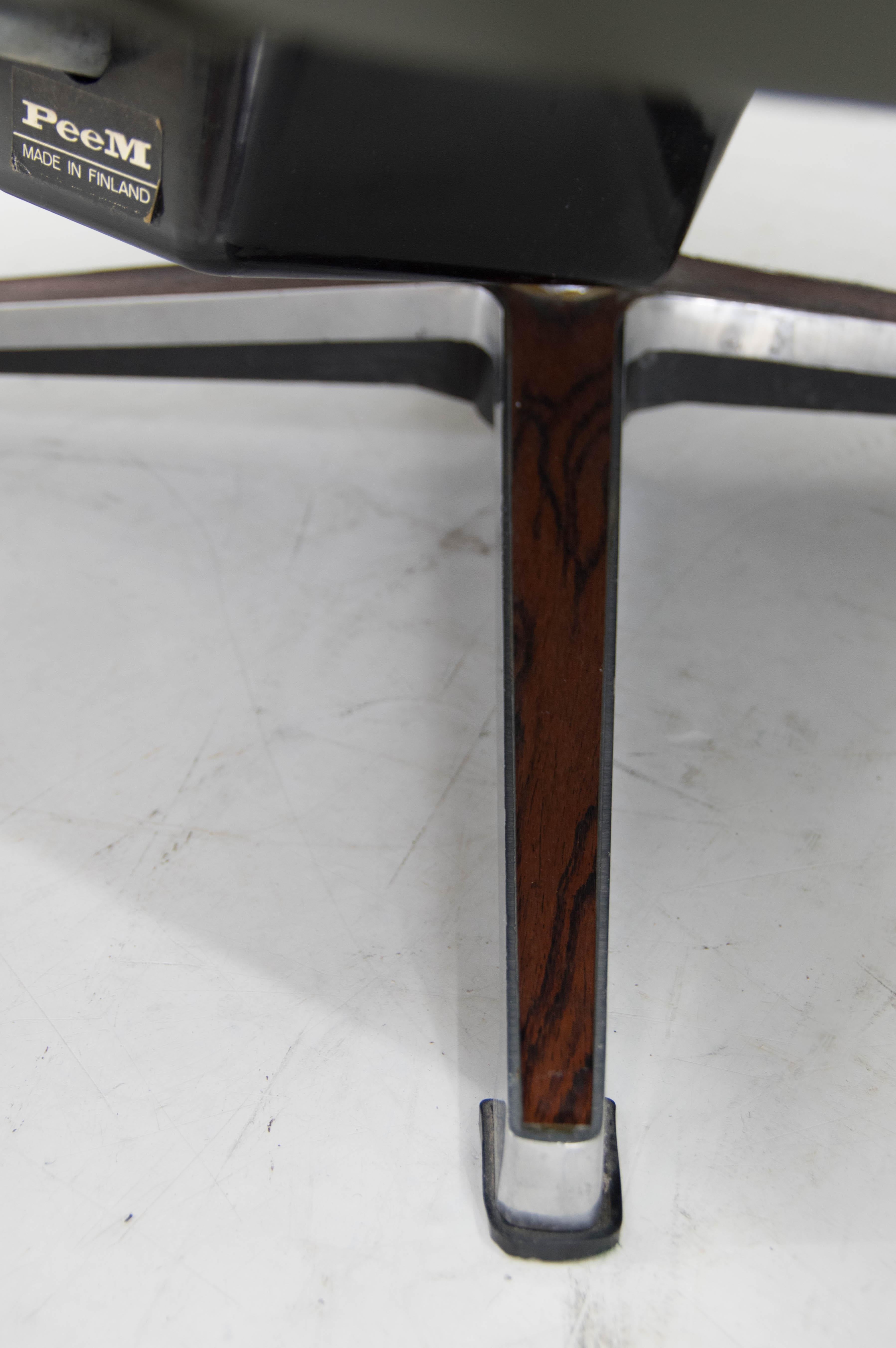 Ensemble de deux fauteuils pivotants en cuir du milieu du siècle dernier, Peem, Finlande, 1970 en vente 4