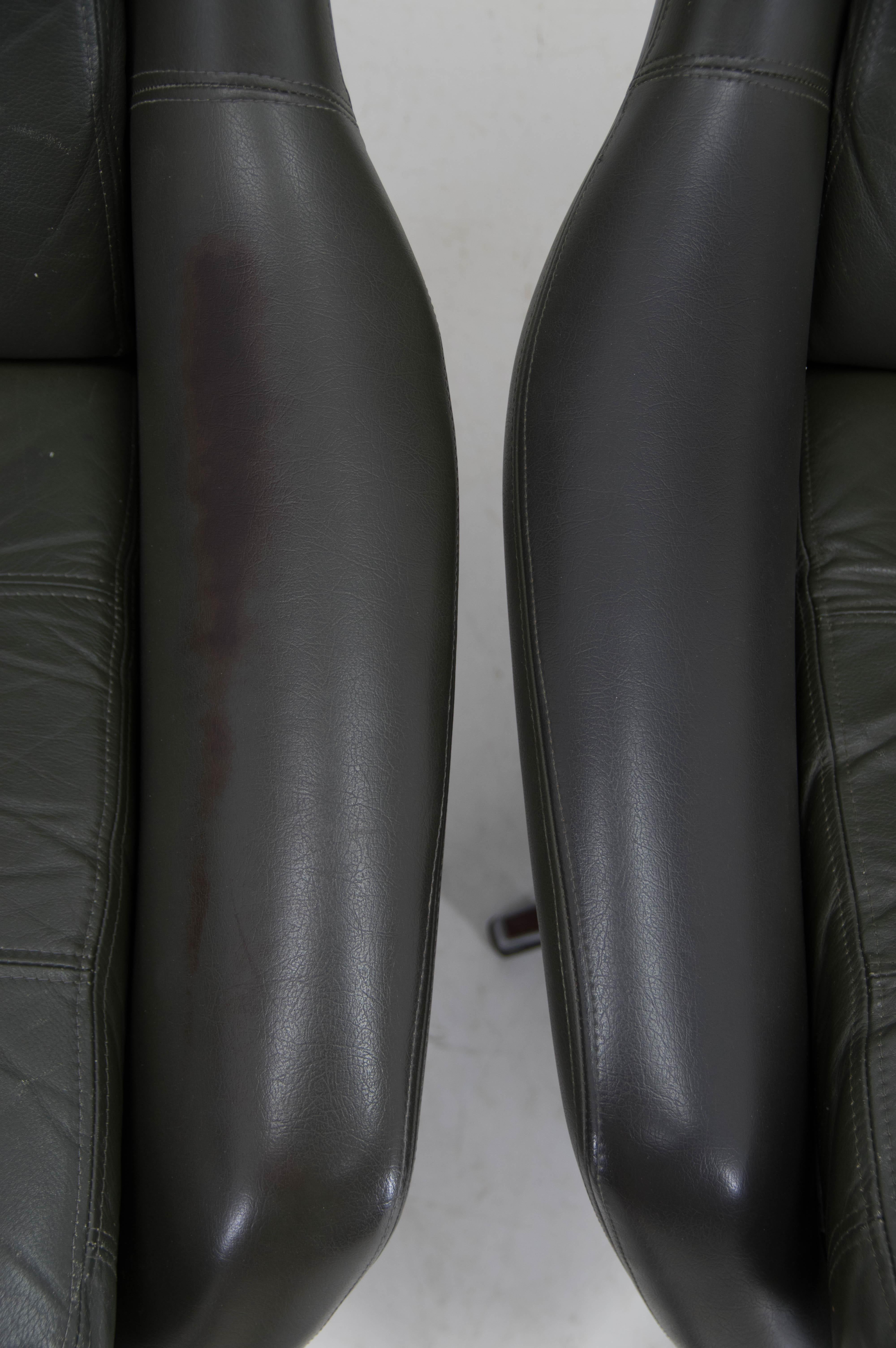 Ensemble de deux fauteuils pivotants en cuir du milieu du siècle dernier, Peem, Finlande, 1970 en vente 5