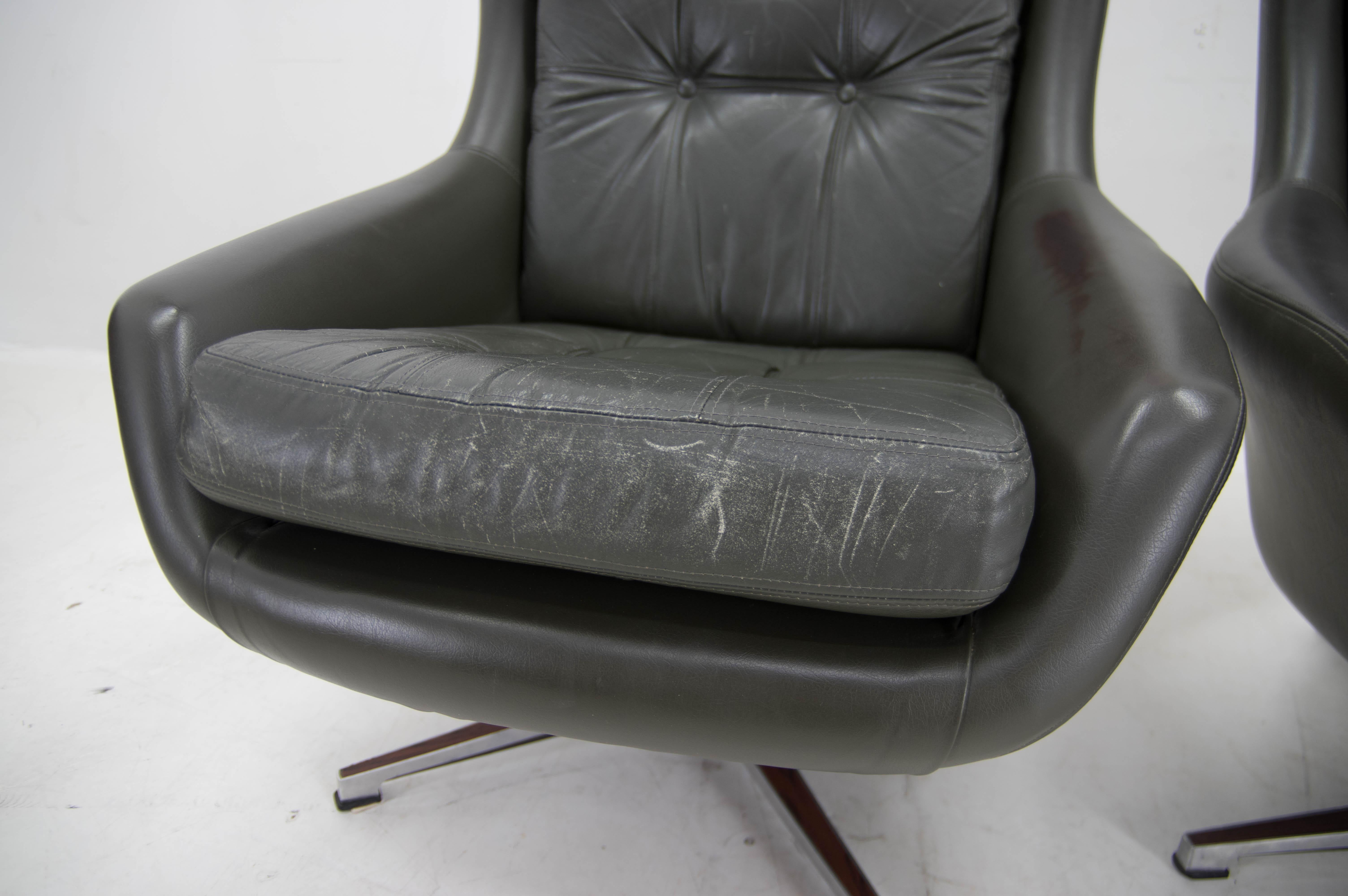 Ensemble de deux fauteuils pivotants en cuir du milieu du siècle dernier, Peem, Finlande, 1970 en vente 1