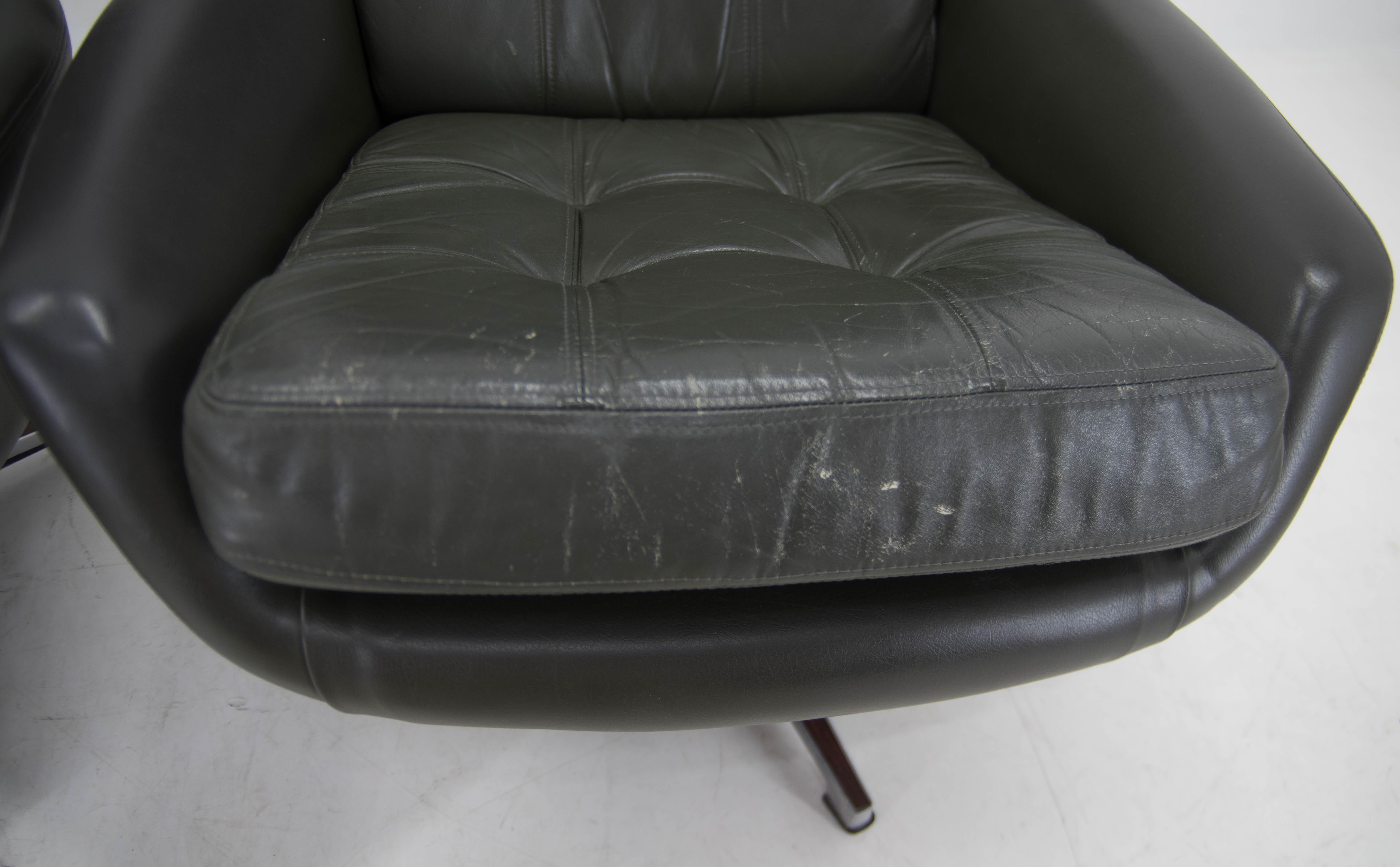 Ensemble de deux fauteuils pivotants en cuir du milieu du siècle dernier, Peem, Finlande, 1970 en vente 2