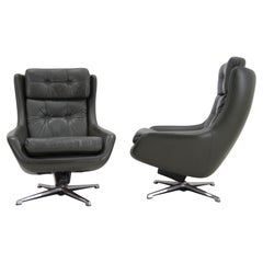 Vintage Set of Two Midcentury Swivel Rocking Leather Armchairs, Peem, Finland, 1970s