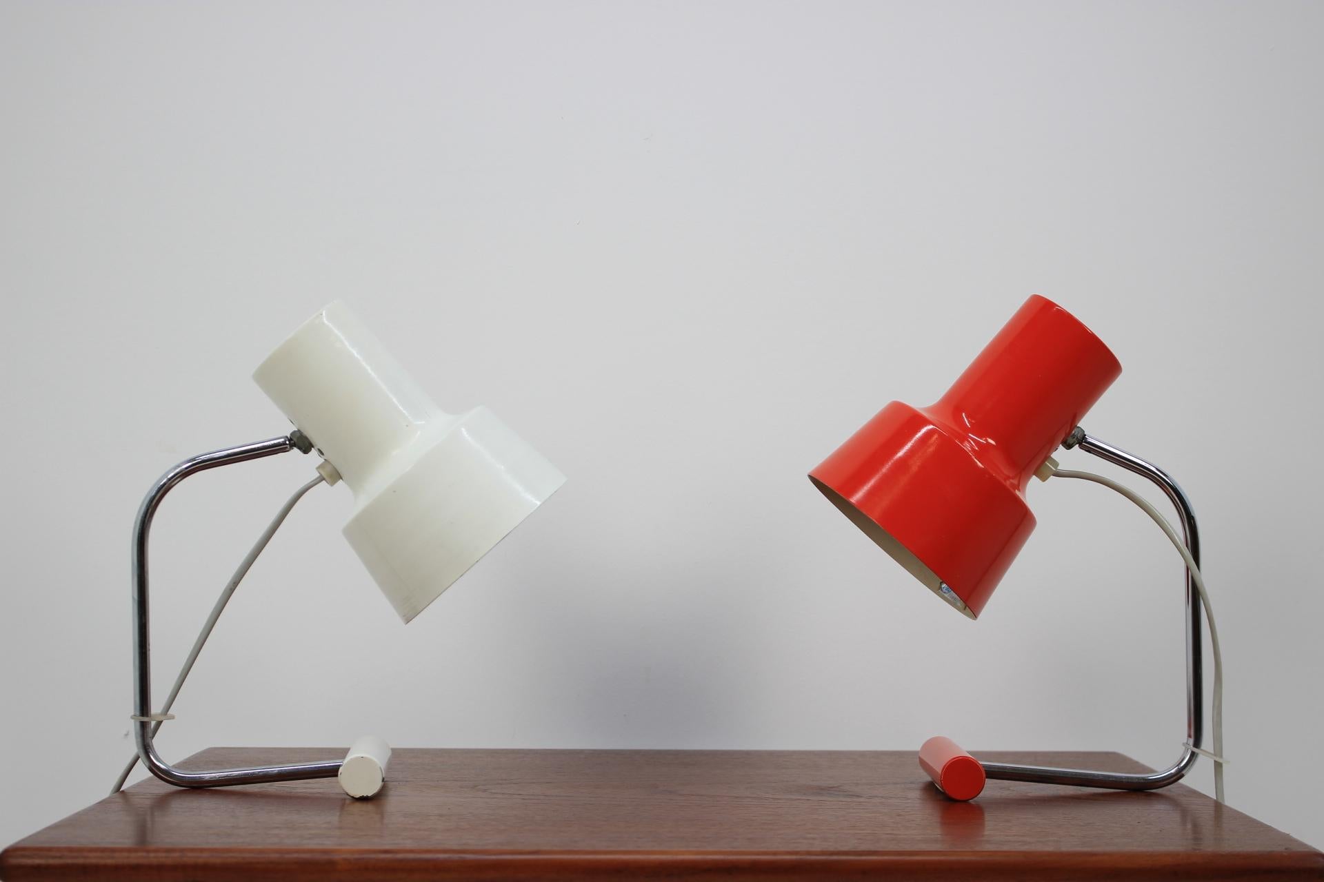Satz von zwei Tischlampen Napako, entworfen von Josef Hurka, 1970er Jahre.
- mit einem Papierlabel gekennzeichnet.