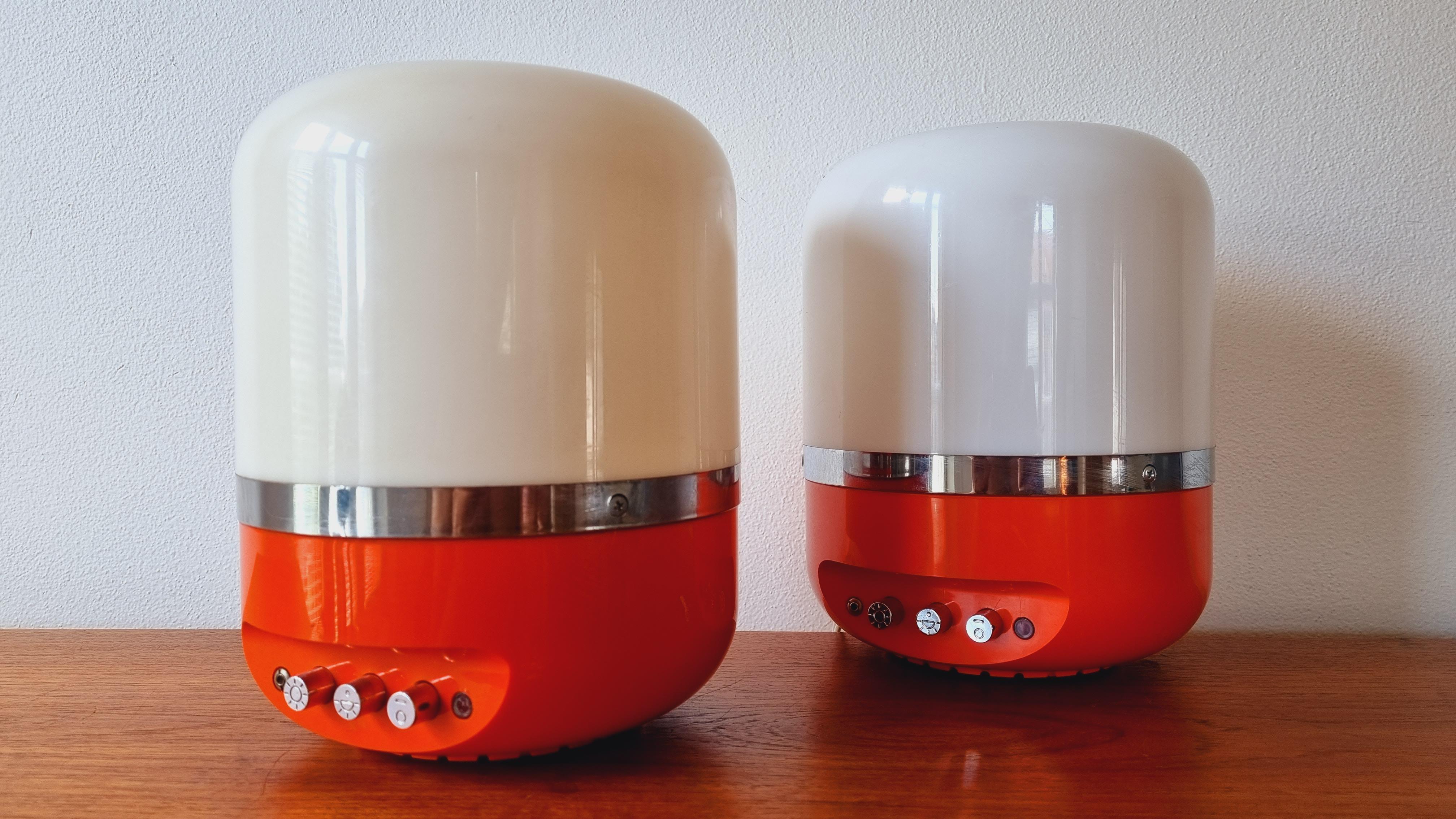 Plastique Ensemble de deux lampes de bureau du milieu du siècle dernier, ère spatiale, Adriano Rampoldi, Italie, 1970 en vente