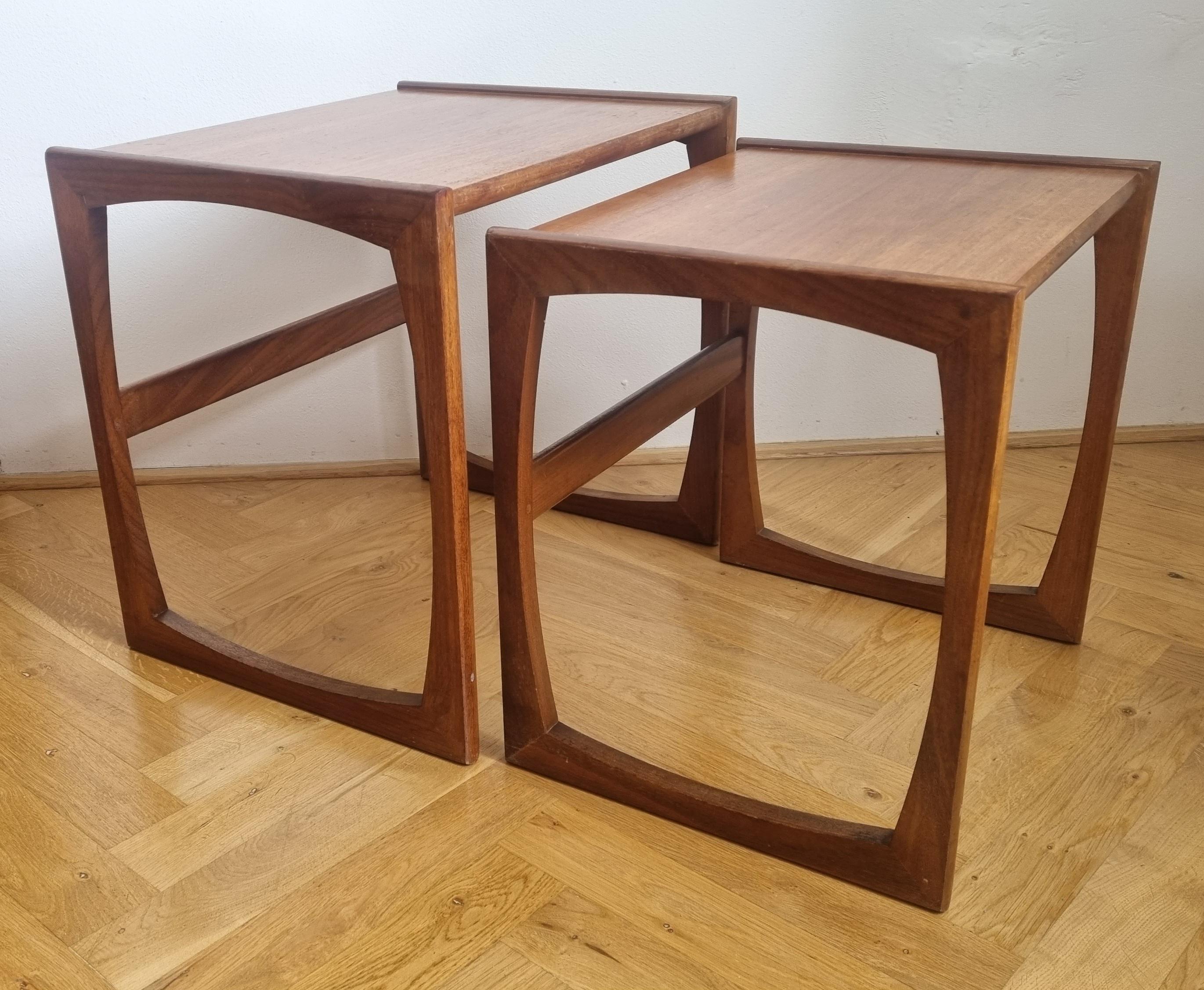 Ensemble de deux tables gigognes en teck du milieu du siècle, G Plan, années 1960 en vente 6