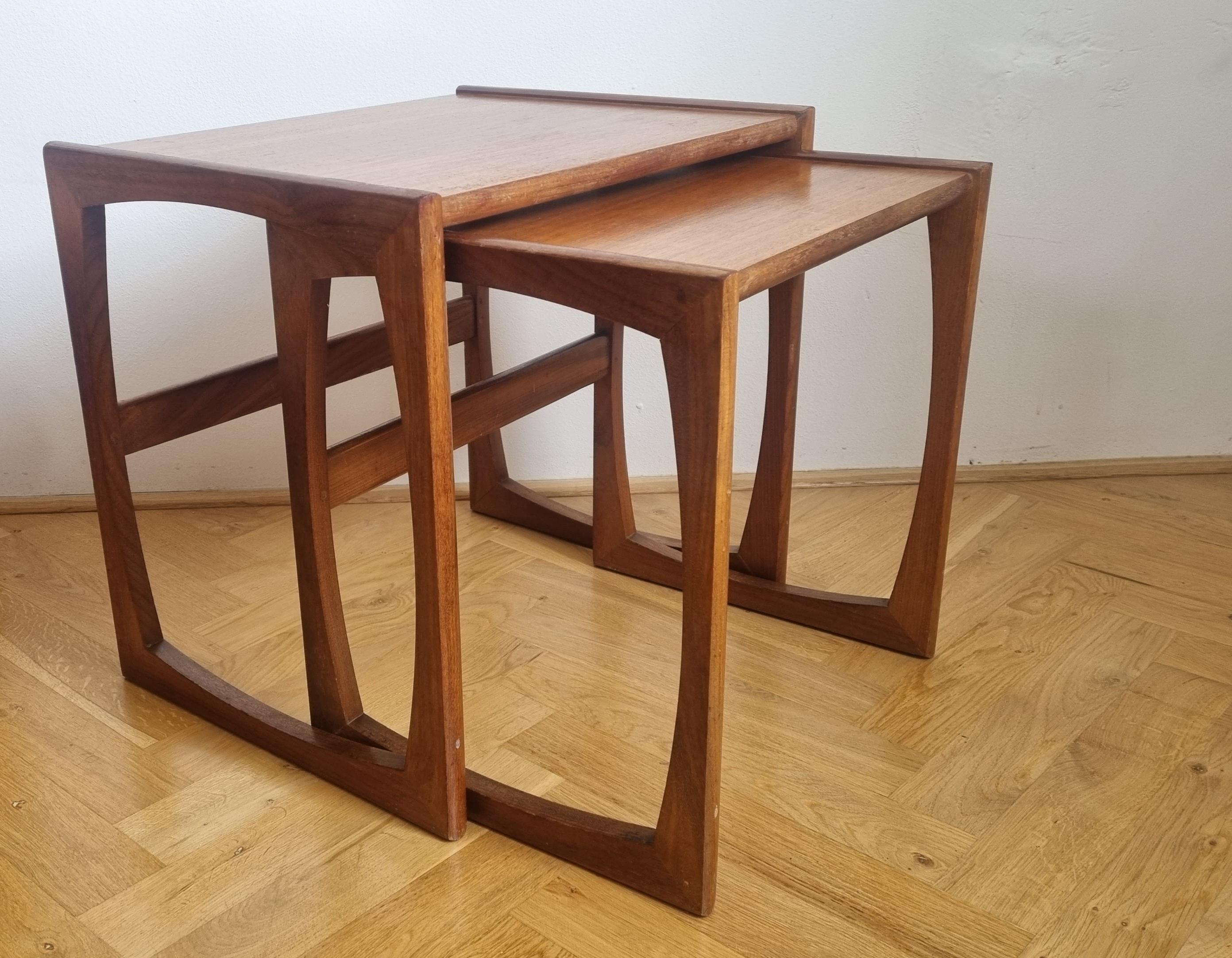 Mid-Century Modern Ensemble de deux tables gigognes en teck du milieu du siècle, G Plan, années 1960 en vente