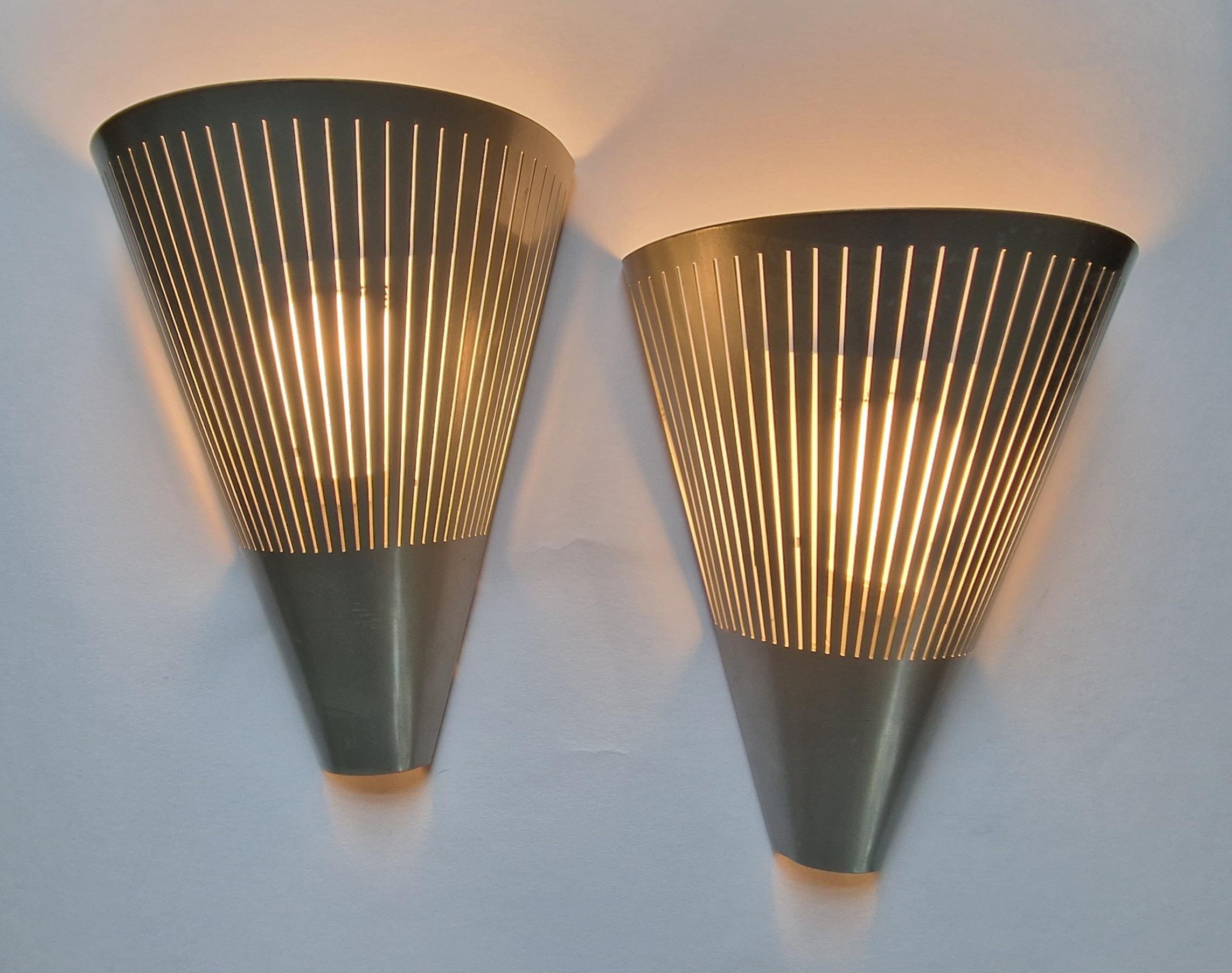 Satz von zwei Wandlampen aus der Mitte des Jahrhunderts Klyka, Ikea, Schweden, 1980er Jahre (Metall) im Angebot