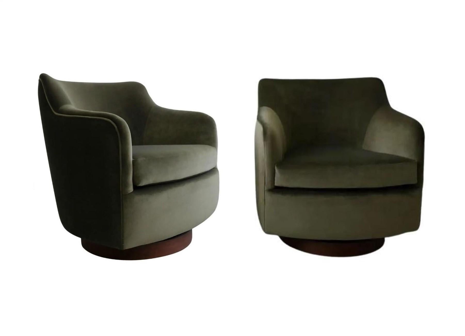 Mid-Century Modern Ensemble de deux chaises longues à base pivotante de Milo Baughman en vente
