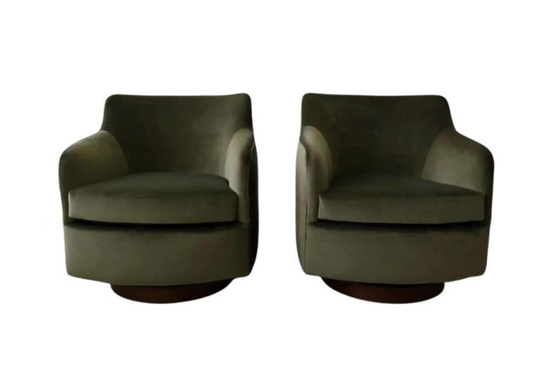 Set of Two Milo Baughman Swivel Base Lounge Chairs at 1stDibs