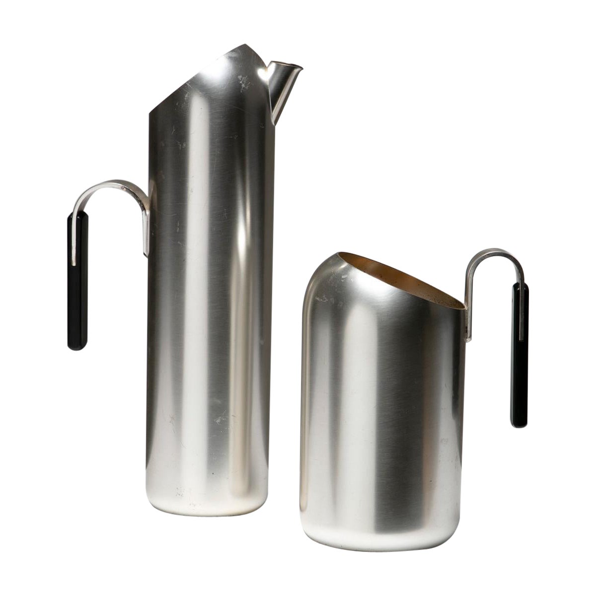 Ensemble de deux pichets minimalistes en métal argenté, Italie, années 1960 en vente