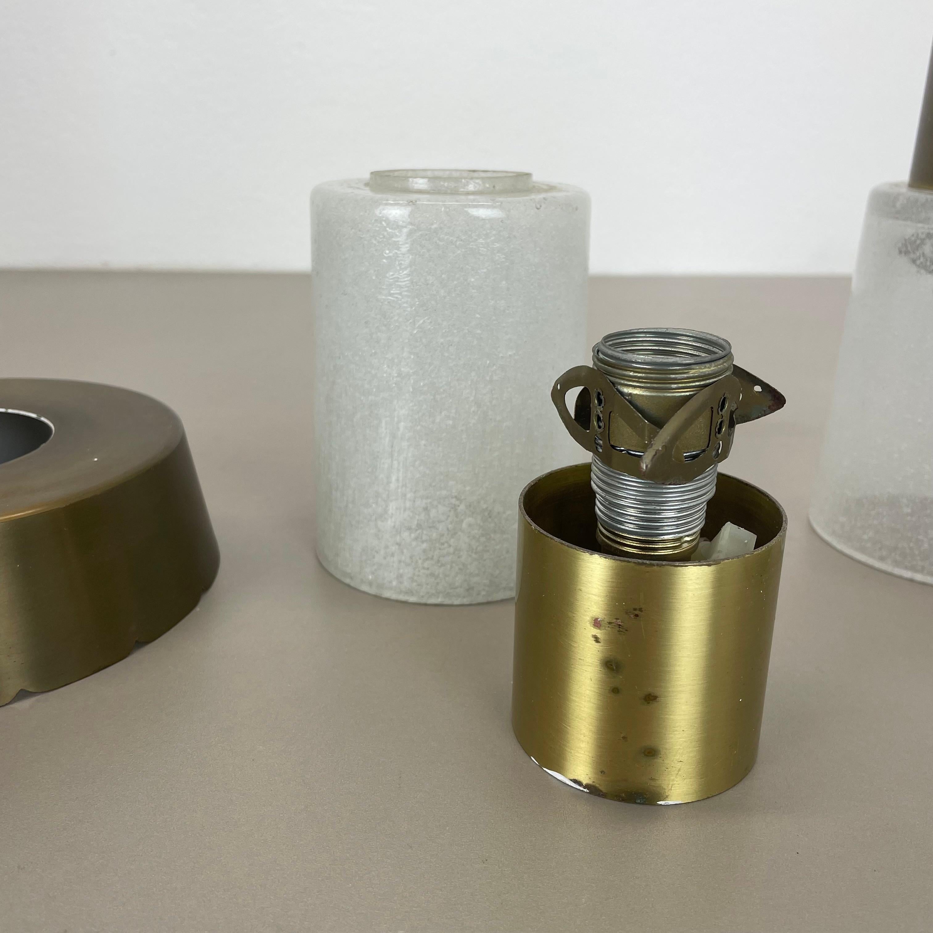 Set di due plafoniere minimaliste in ottone e vetro, Italia anni '70 in vendita 7