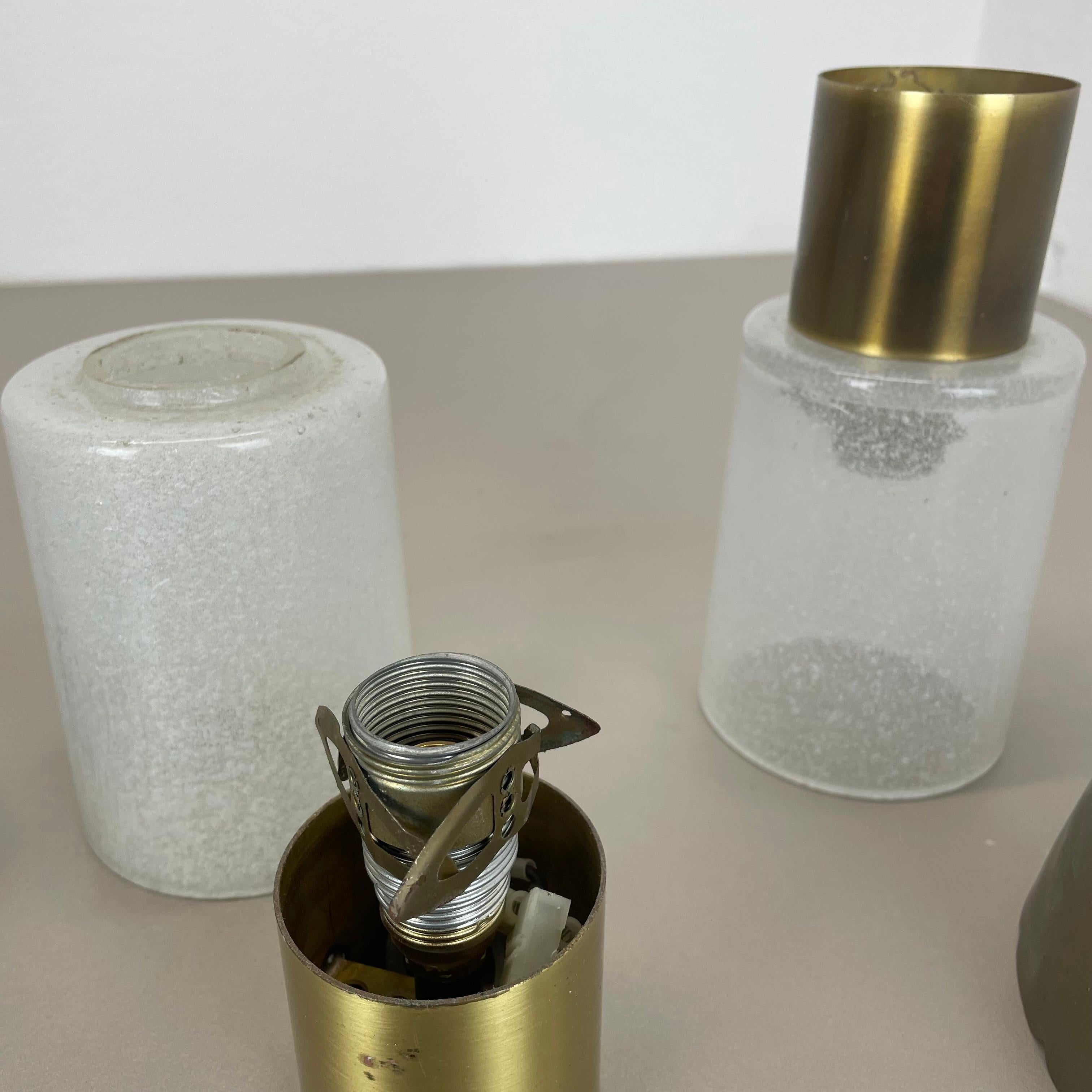 Set di due plafoniere minimaliste in ottone e vetro, Italia anni '70 in vendita 8