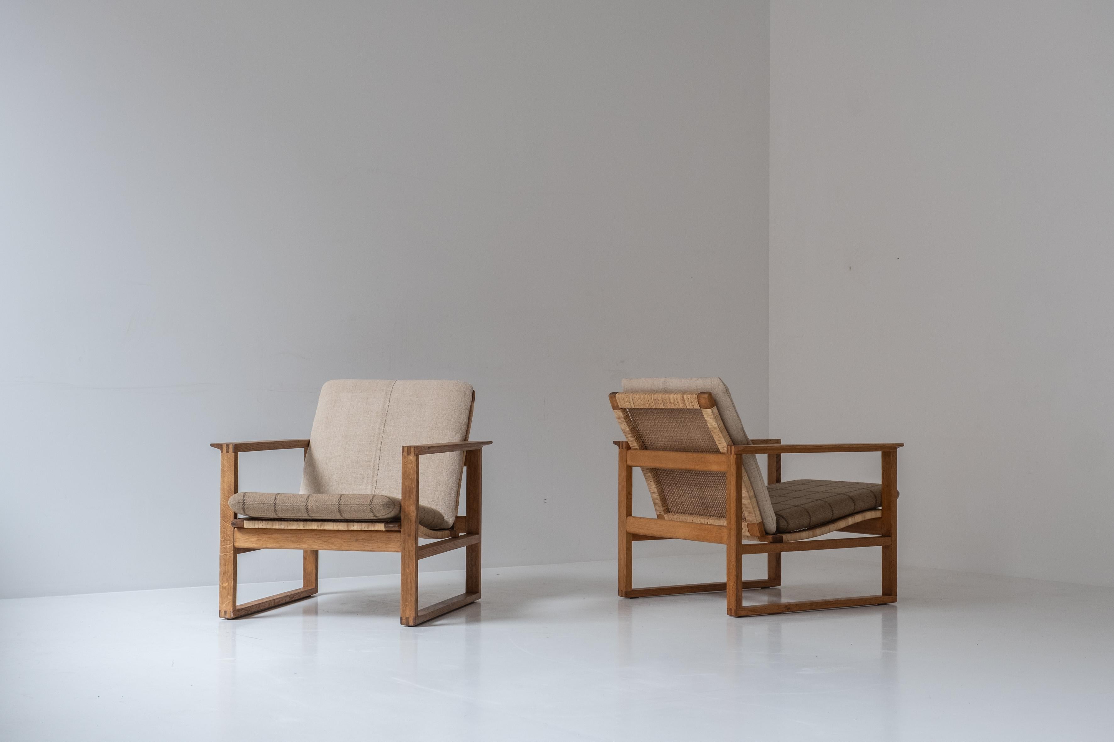 Magnificent set of two model 2256 easy chairs by Børge Mogensen for Fredericia Stolefabrik, Denmark 1956. This sledge chair features frames made out of oak with cane seats and backs, presented in a very good condition with soft overall patina.