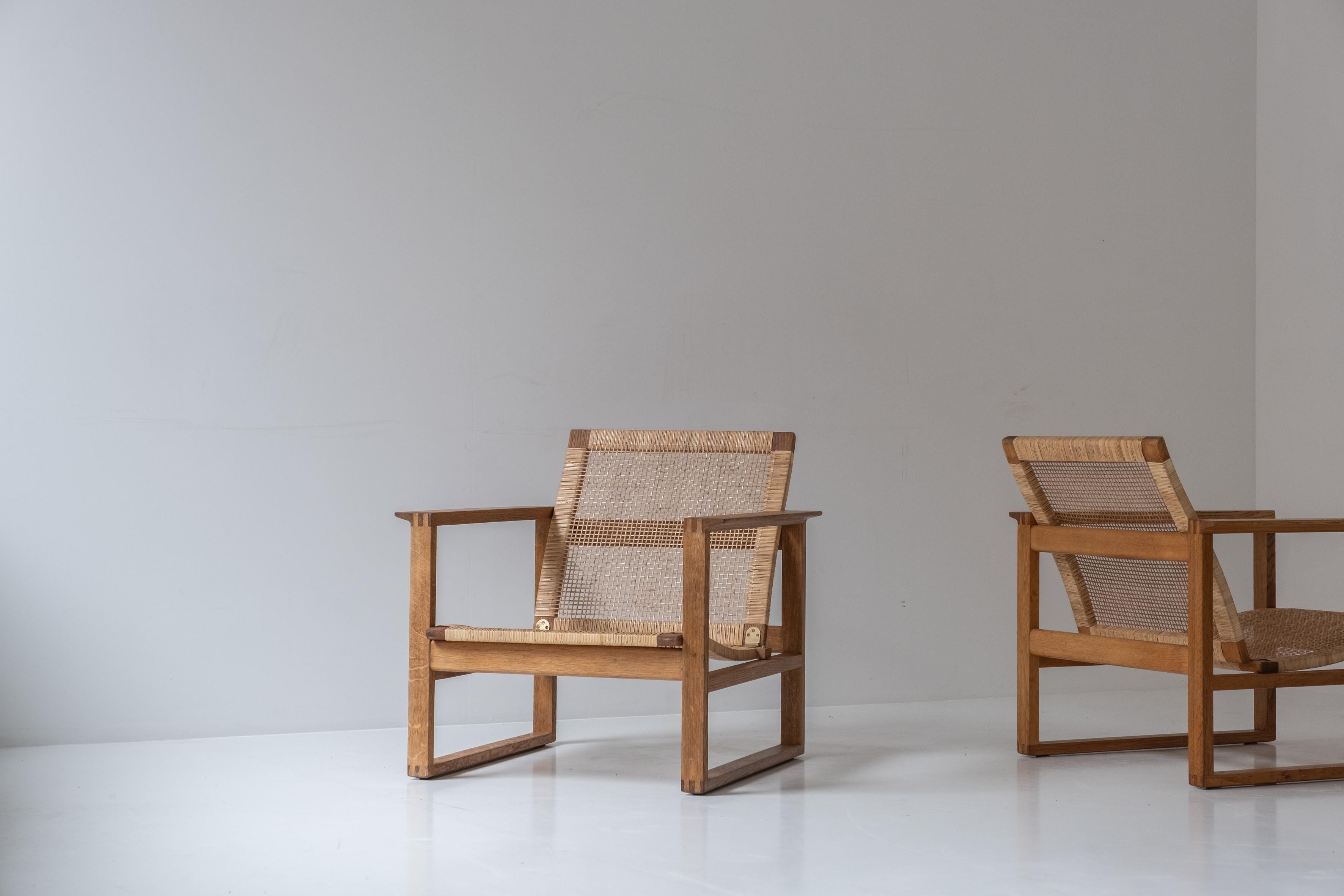 Set of two model 2256 easy chairs by Børge Mogensen for Fredericia, Denmark 1956 In Good Condition For Sale In Antwerp, BE