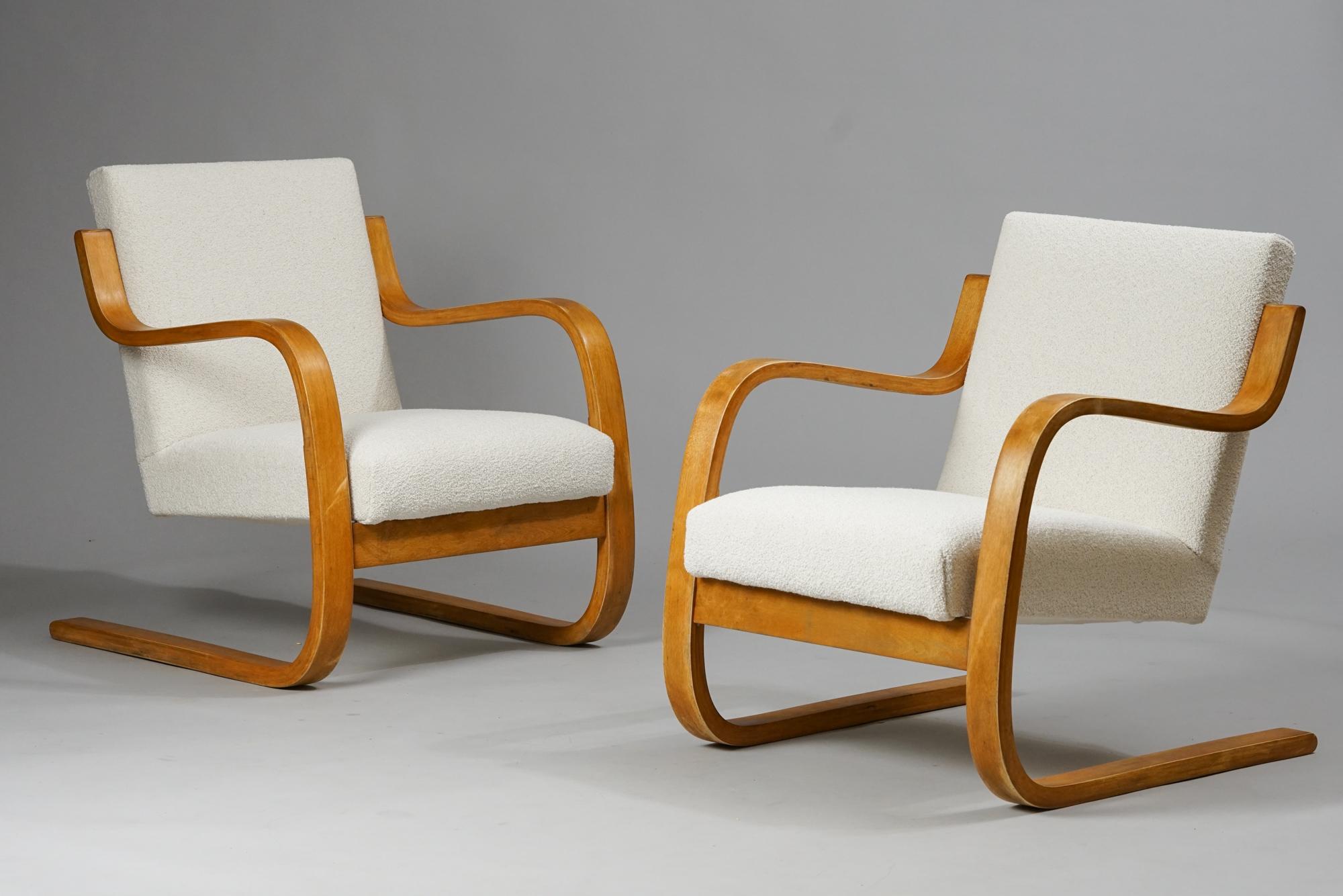 A set of two model 402 cantilever armchairs by Alvar Aalto for Artek, 1950s. This is an iconic Alvar Aalto design.

Exceptionally beautiful patina and upholstered with quality 