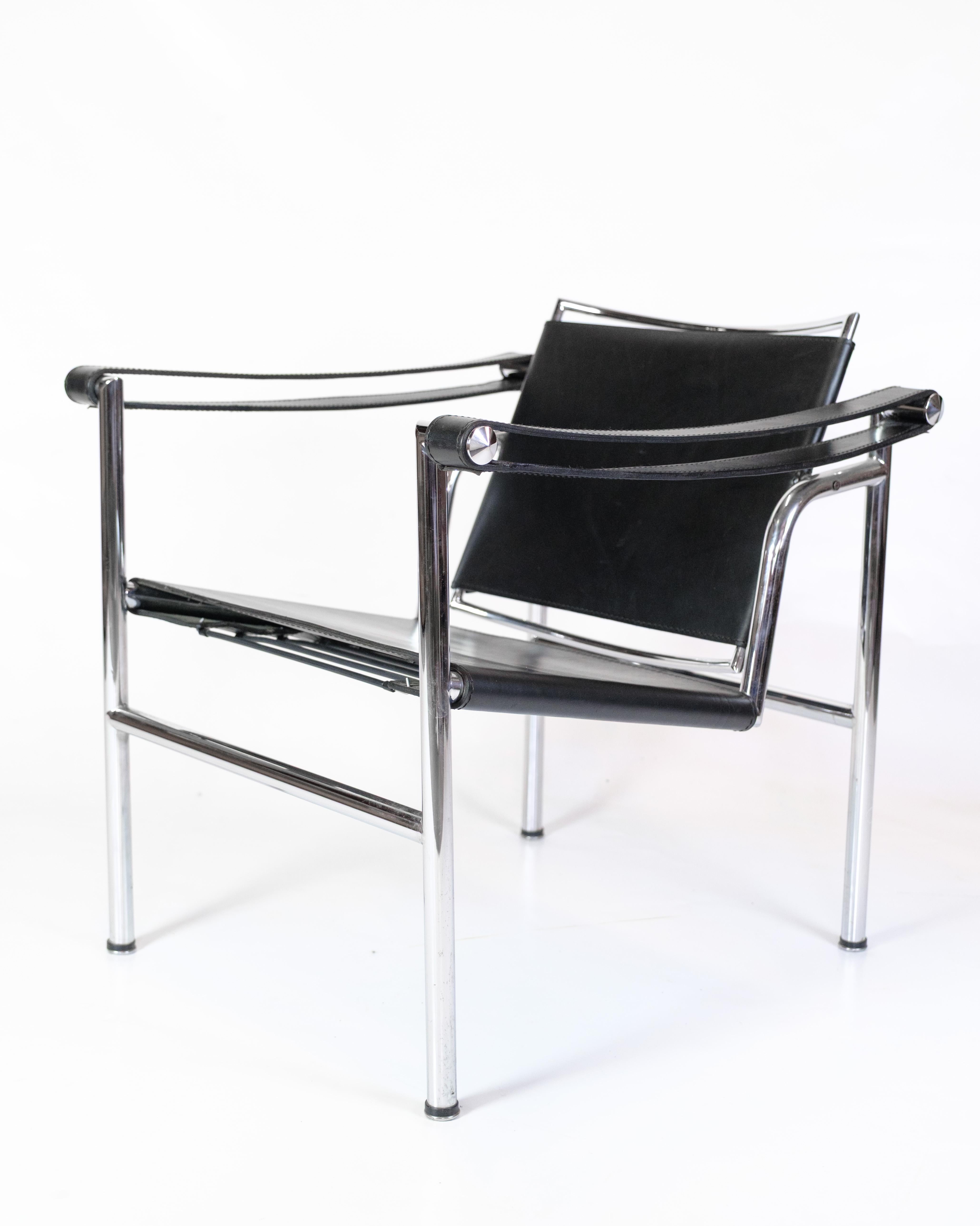 Italiano Set di due poltrone Model Lc1 in pelle nera di Le Corbusier in vendita