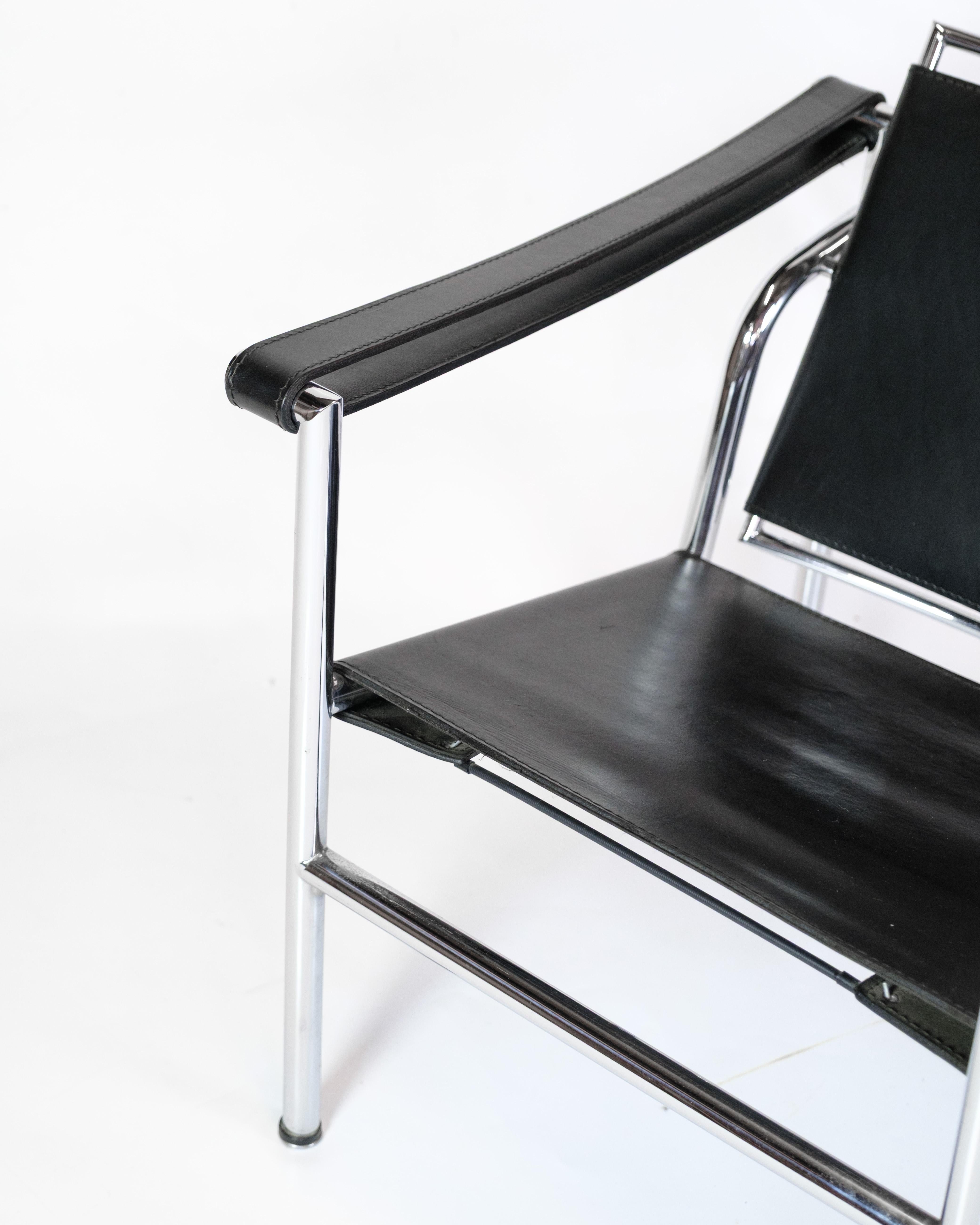 Pelle Set di due poltrone Model Lc1 in pelle nera di Le Corbusier in vendita