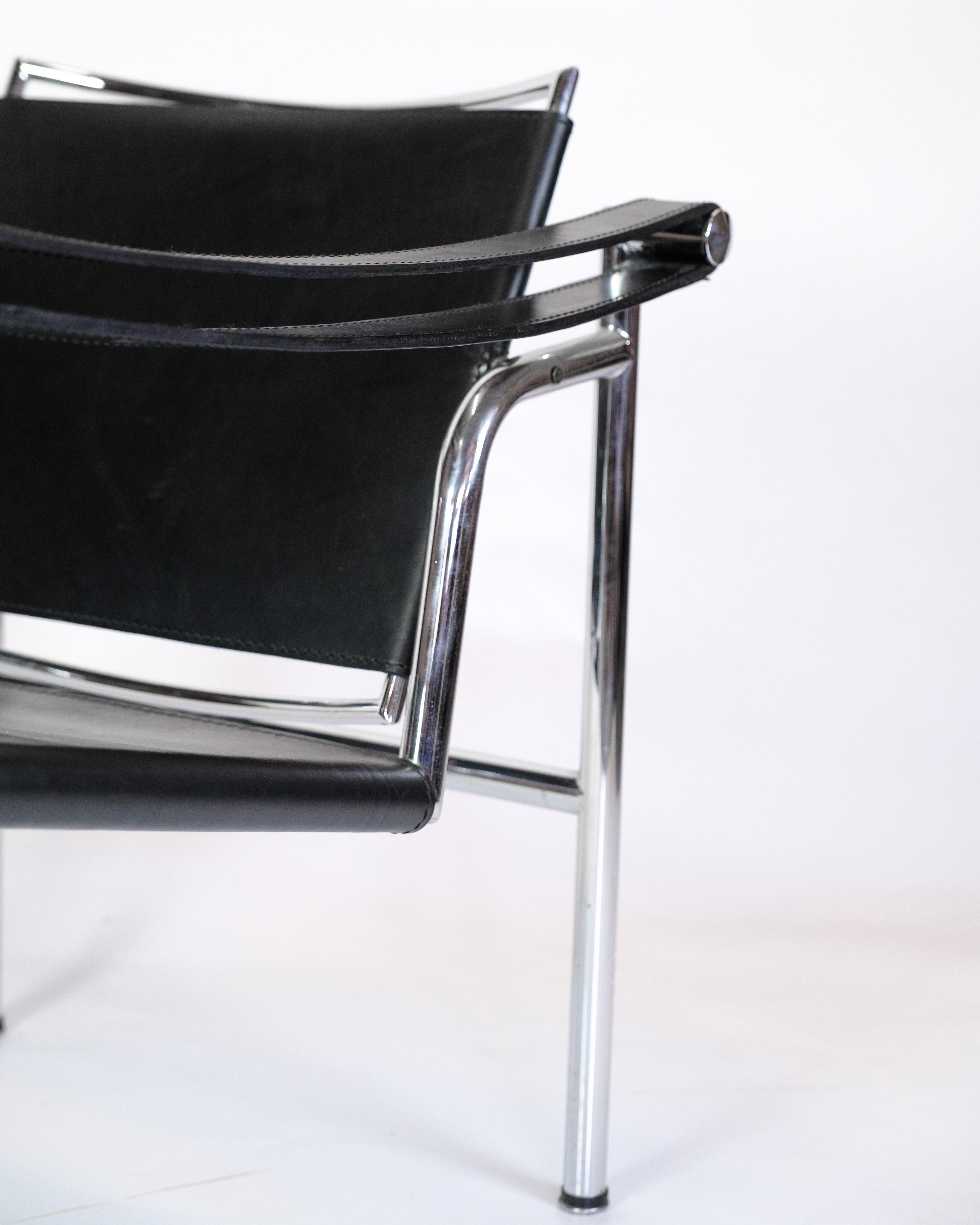 Set di due poltrone Model Lc1 in pelle nera di Le Corbusier in vendita 2