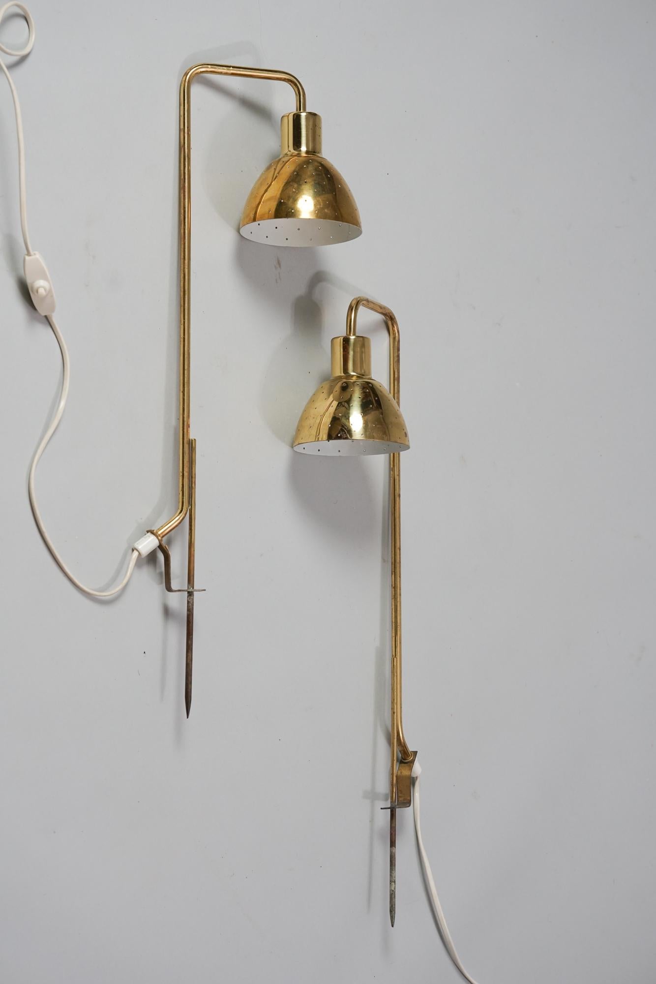 Ensemble de deux lampes à fleurs Primula de Hans-Agne Jakobsson pour AB Agnes, datant des années 1960. En laiton. Bon état vintage, patine et usure mineures correspondant à l'âge et à l'utilisation. Les lampes Flower sont vendues en set. 

Hans-Agne