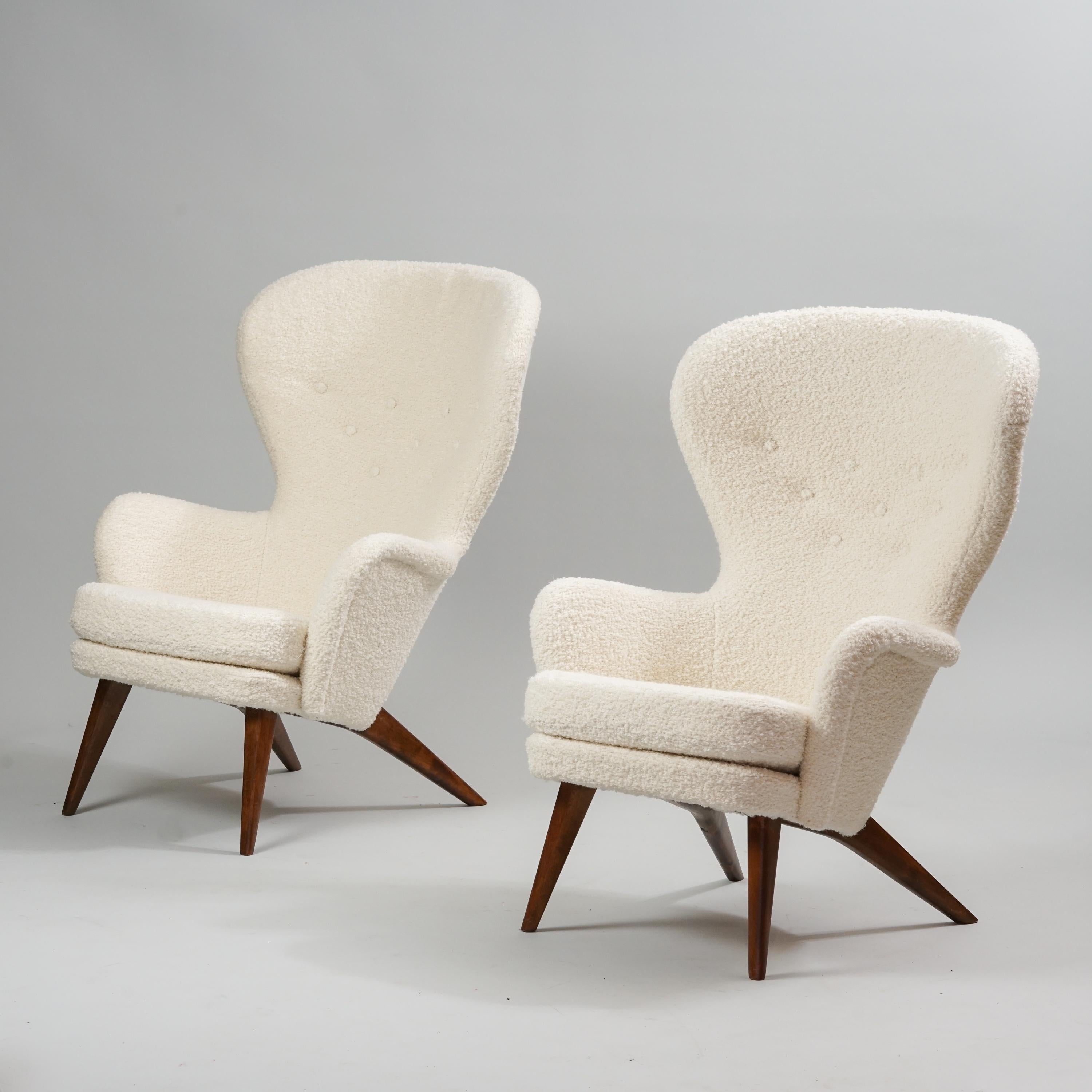 Set of two model Siesta armchairs, designed by Carl Gustaf Hiort af Ornäs, manufactured by Hiort Tuote, 1950s. Marked. Stained birch legs. Reupholstered with quality Lauritzon's 