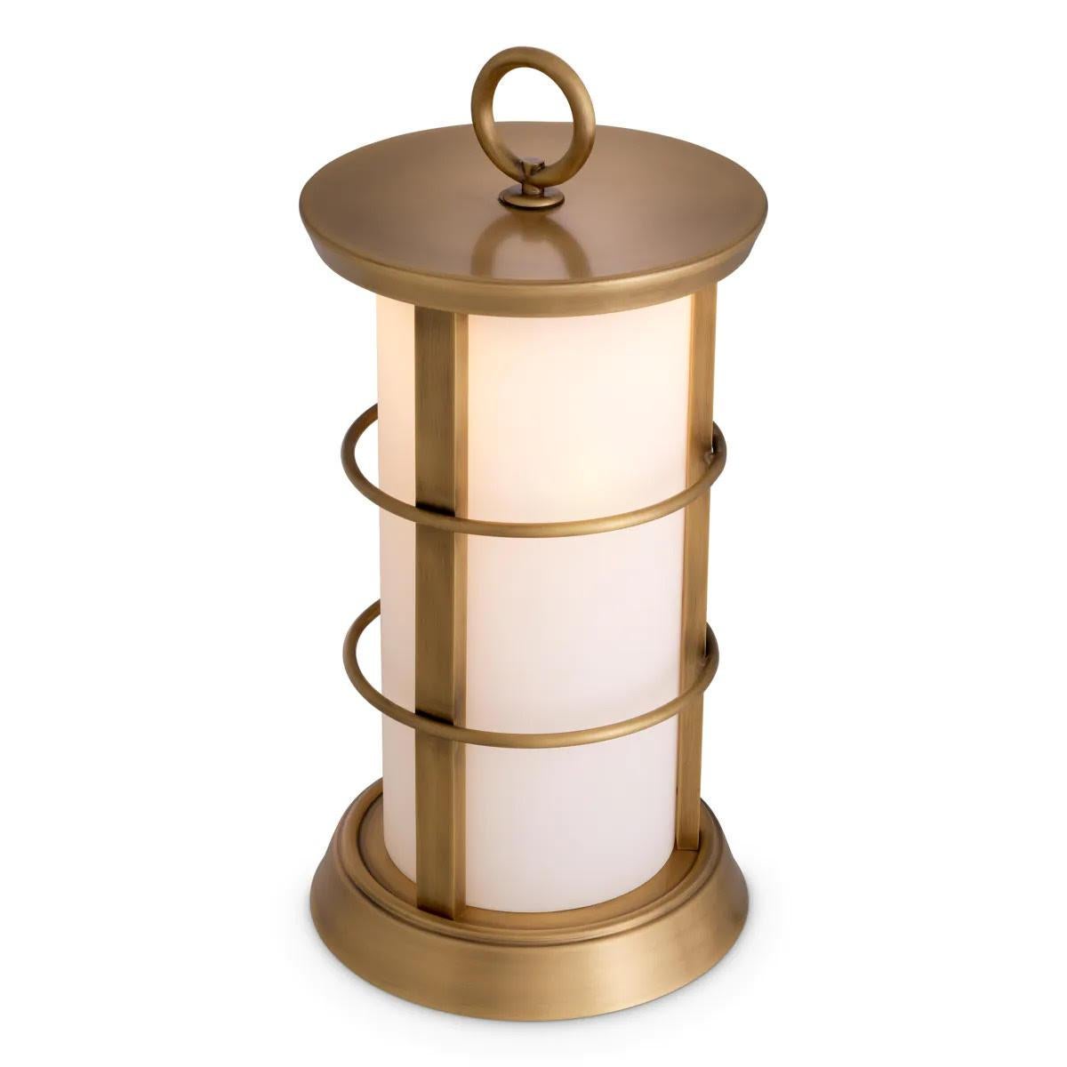 Set aus zwei modernen L-förmigen Tischlampen für den Außenbereich, Ausführung in Antikmessing. (Französisch) im Angebot