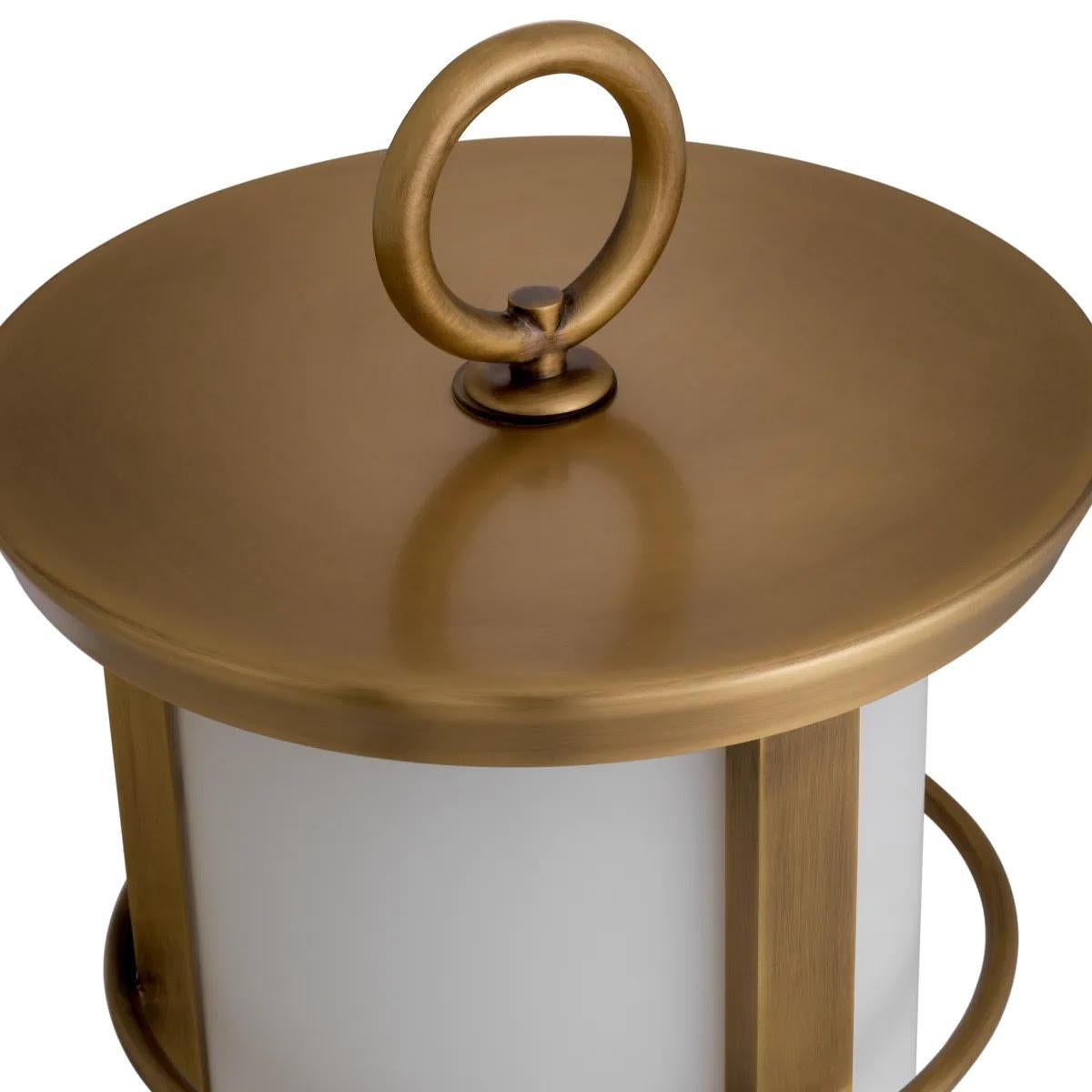 Set aus zwei modernen L-förmigen Tischlampen für den Außenbereich, Ausführung in Antikmessing. (21. Jahrhundert und zeitgenössisch) im Angebot