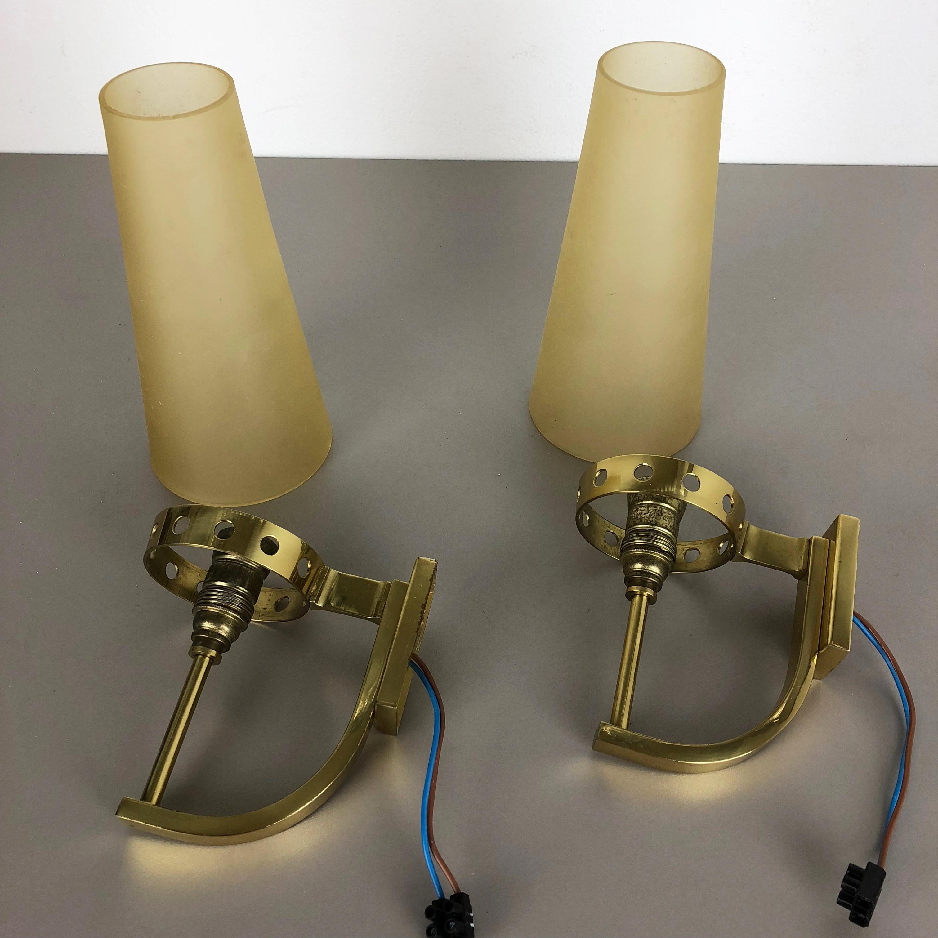 Set of Two Modernist Brass Italian Wall Lights Sconces, Italy, 1950s 4