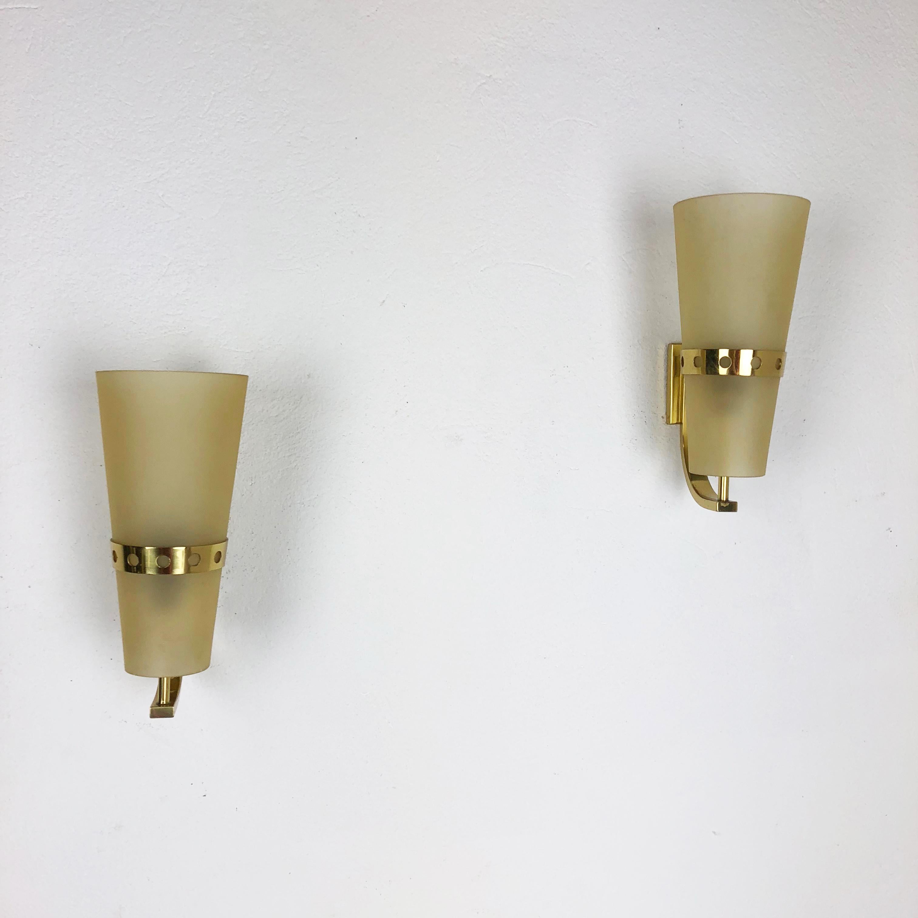 Set of Two Modernist Brass Italian Wall Lights Sconces, Italy, 1950s In Good Condition In Kirchlengern, DE