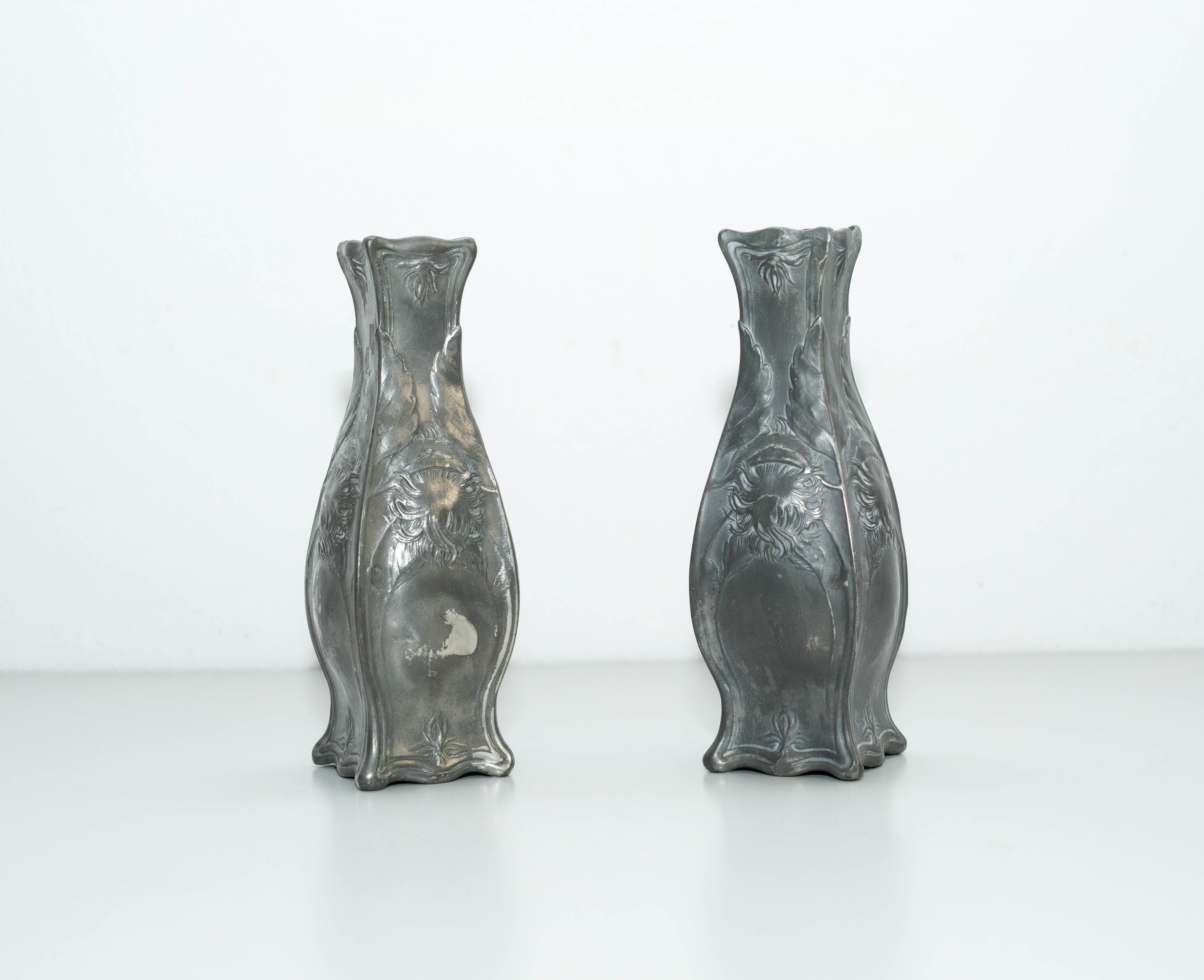 Spanish Set of Two Modernist Metal Vases, circa 1930 For Sale