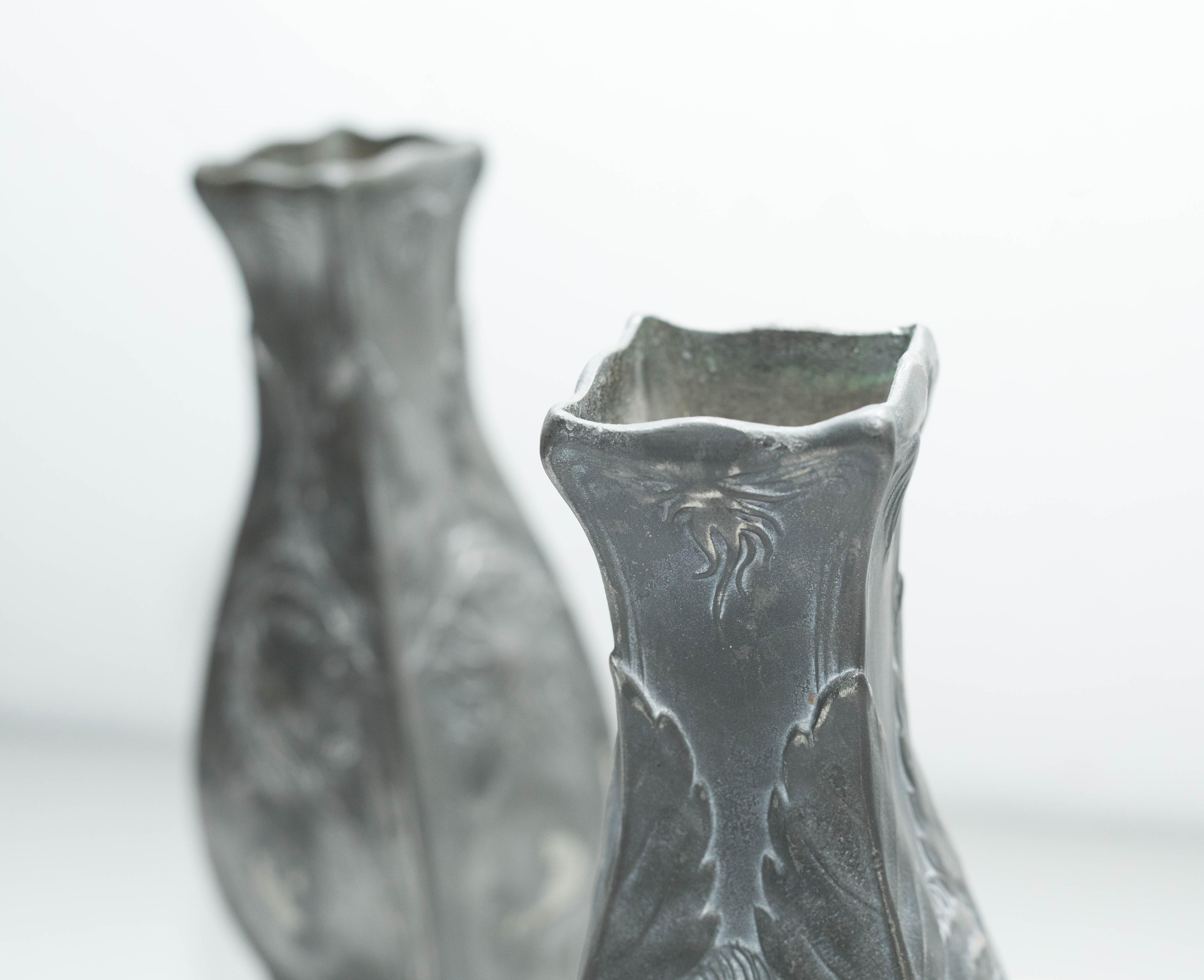 Set of Two Modernist Metal Vases, circa 1930 For Sale 3