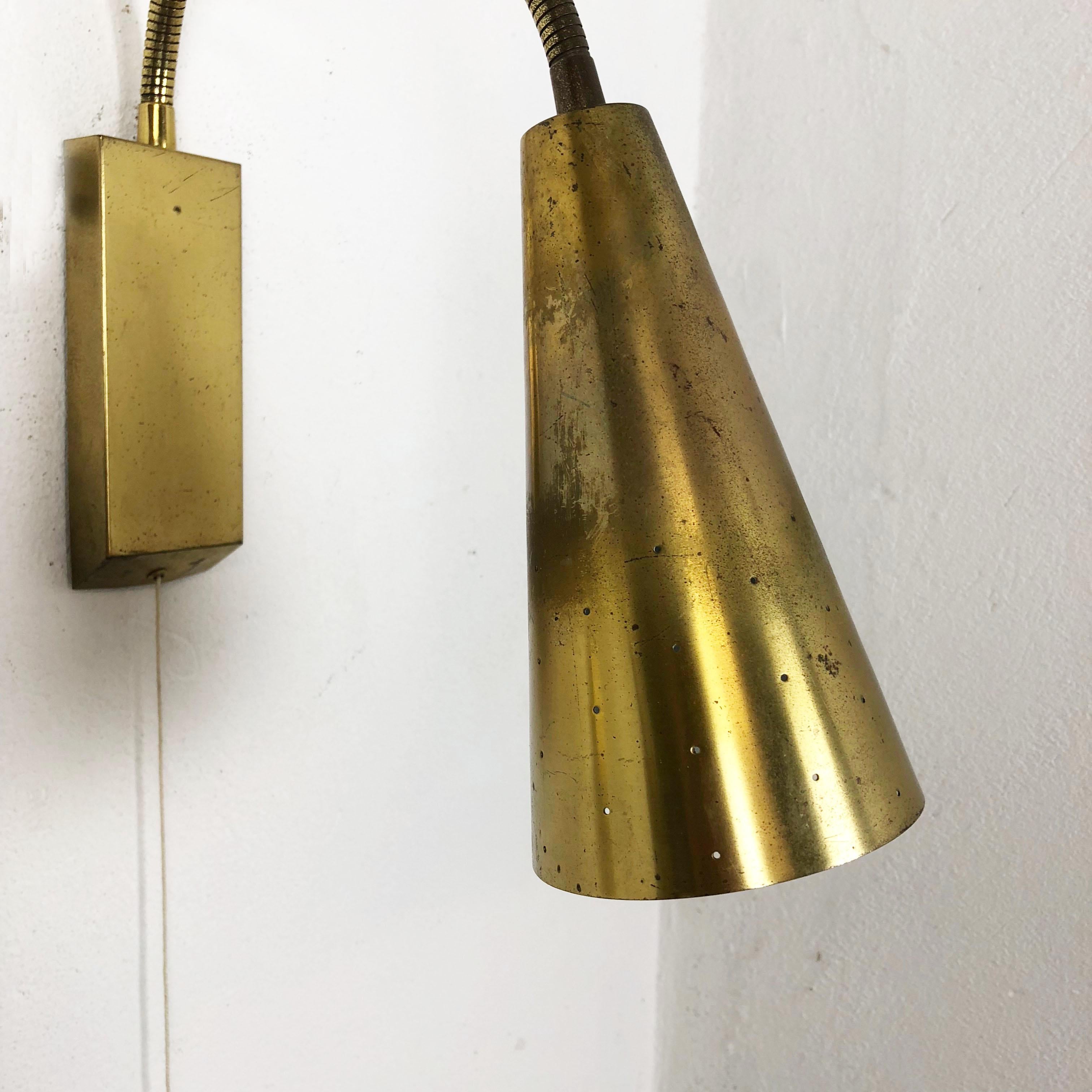 Set of Two Modernist Stilnovo Style Brass Metal Sconces Wall Light, Italy, 1950 For Sale 8