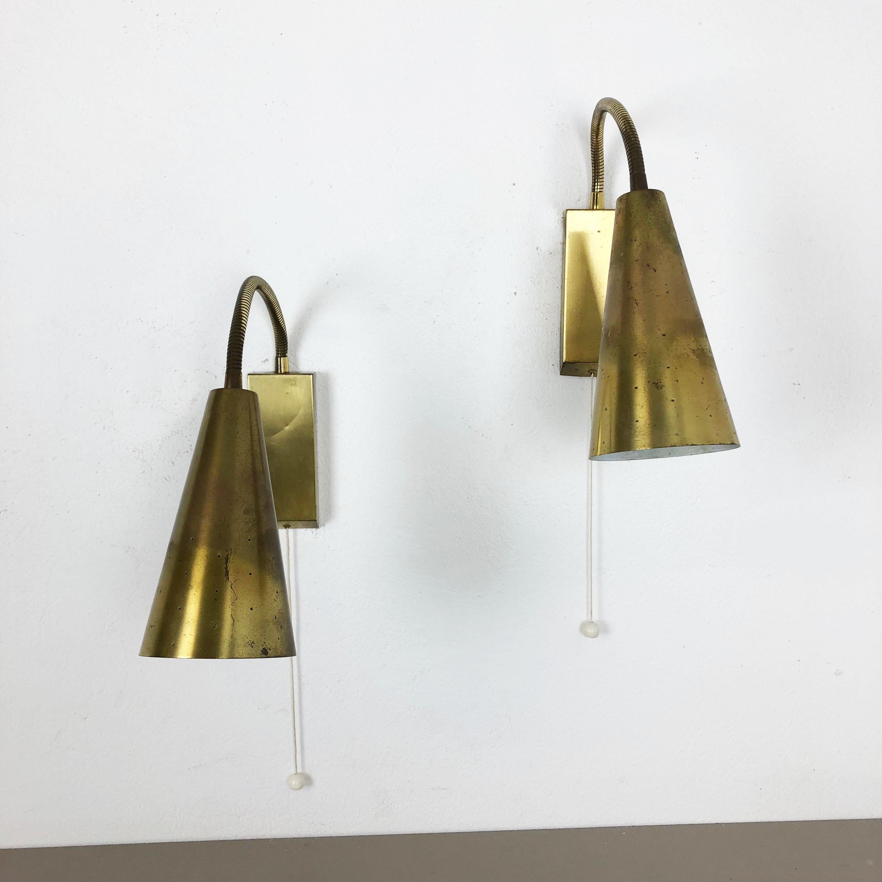 20th Century Set of Two Modernist Stilnovo Style Brass Metal Sconces Wall Light, Italy, 1950 For Sale