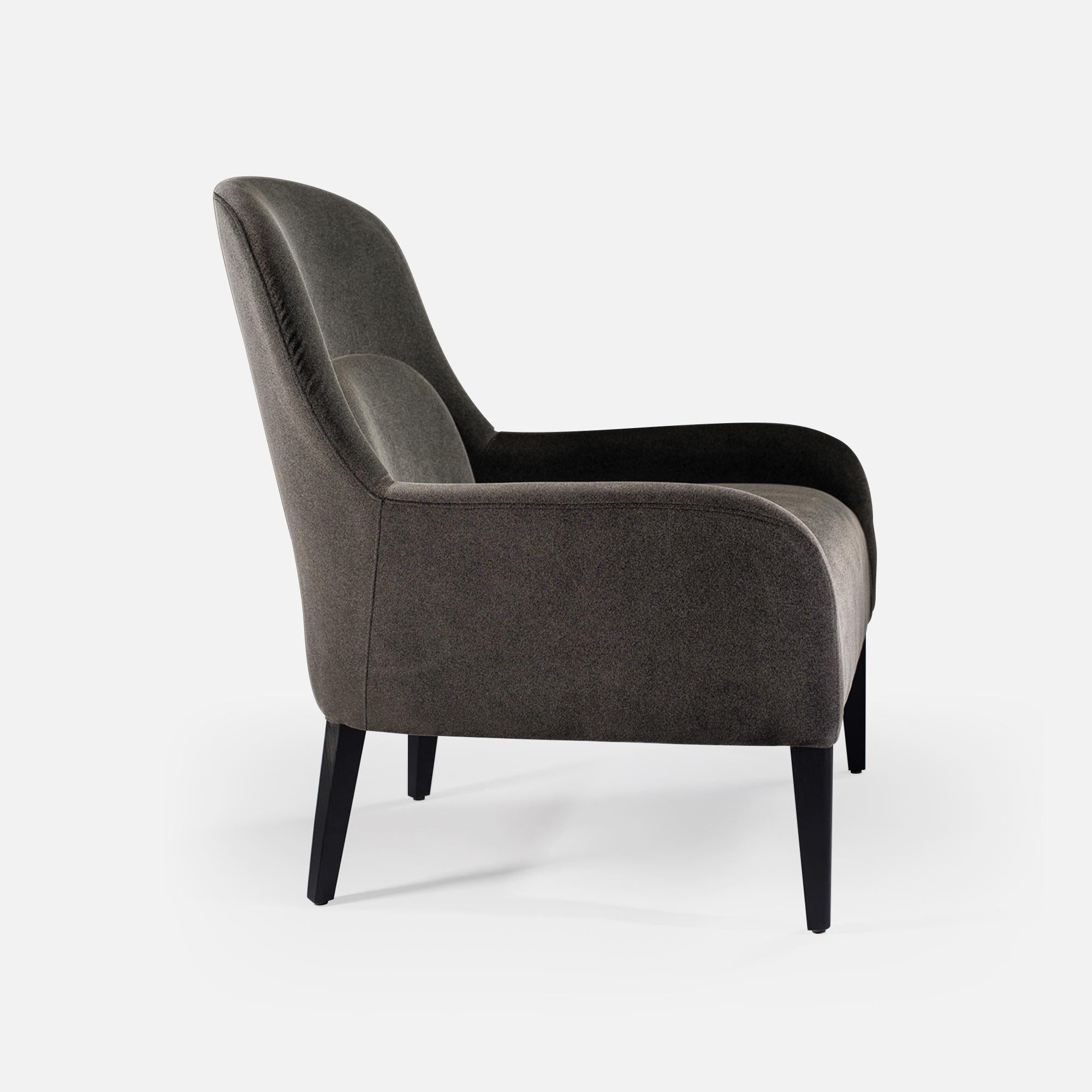 Set of Two Montreux Armchairs in Retro-Style In Custom High Performance Velvet (21. Jahrhundert und zeitgenössisch) im Angebot