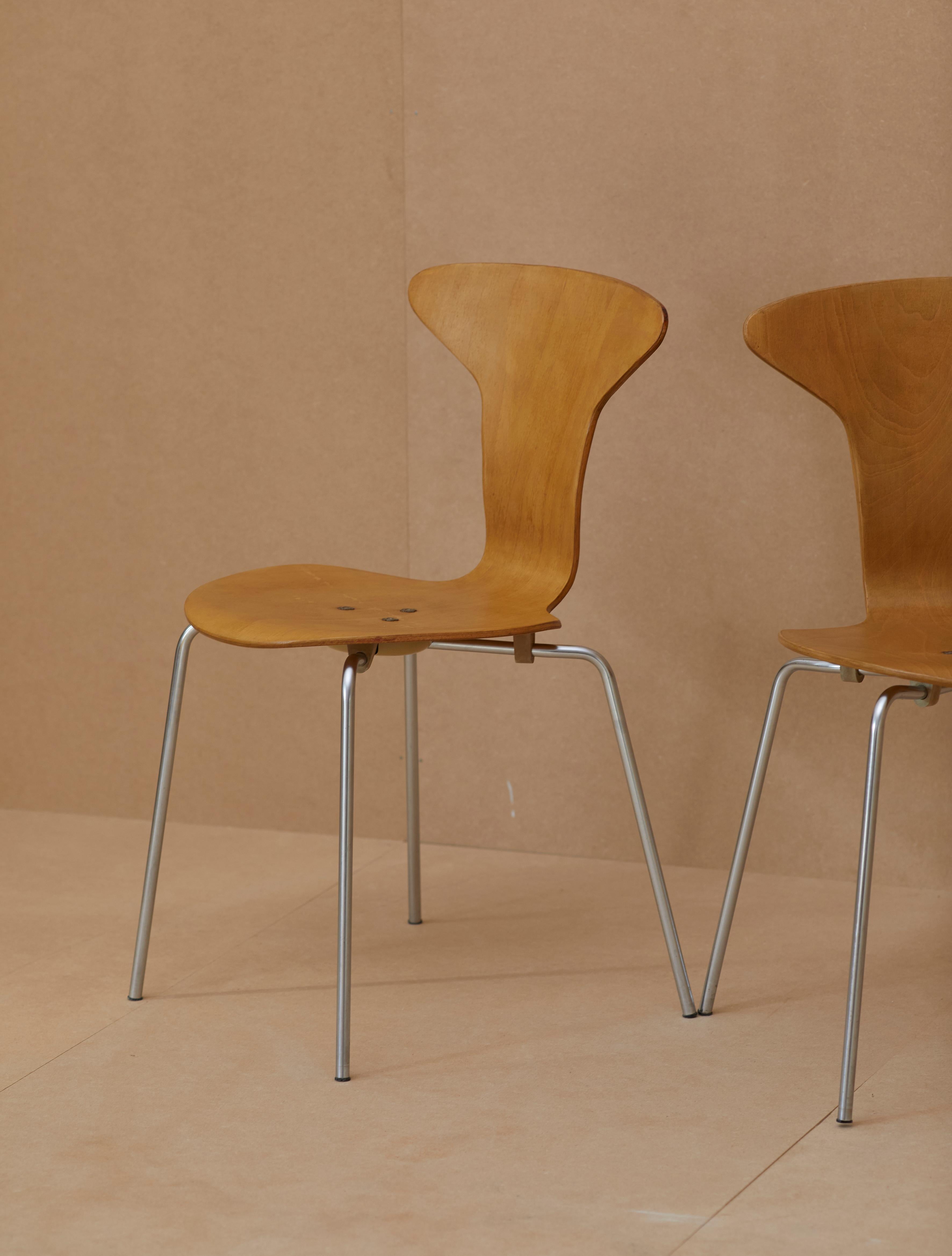 Scandinave moderne Ensemble de deux chaises Mosquito 3105 par Arne Jacobsen pour Fritz Hansen circa 1969 en vente