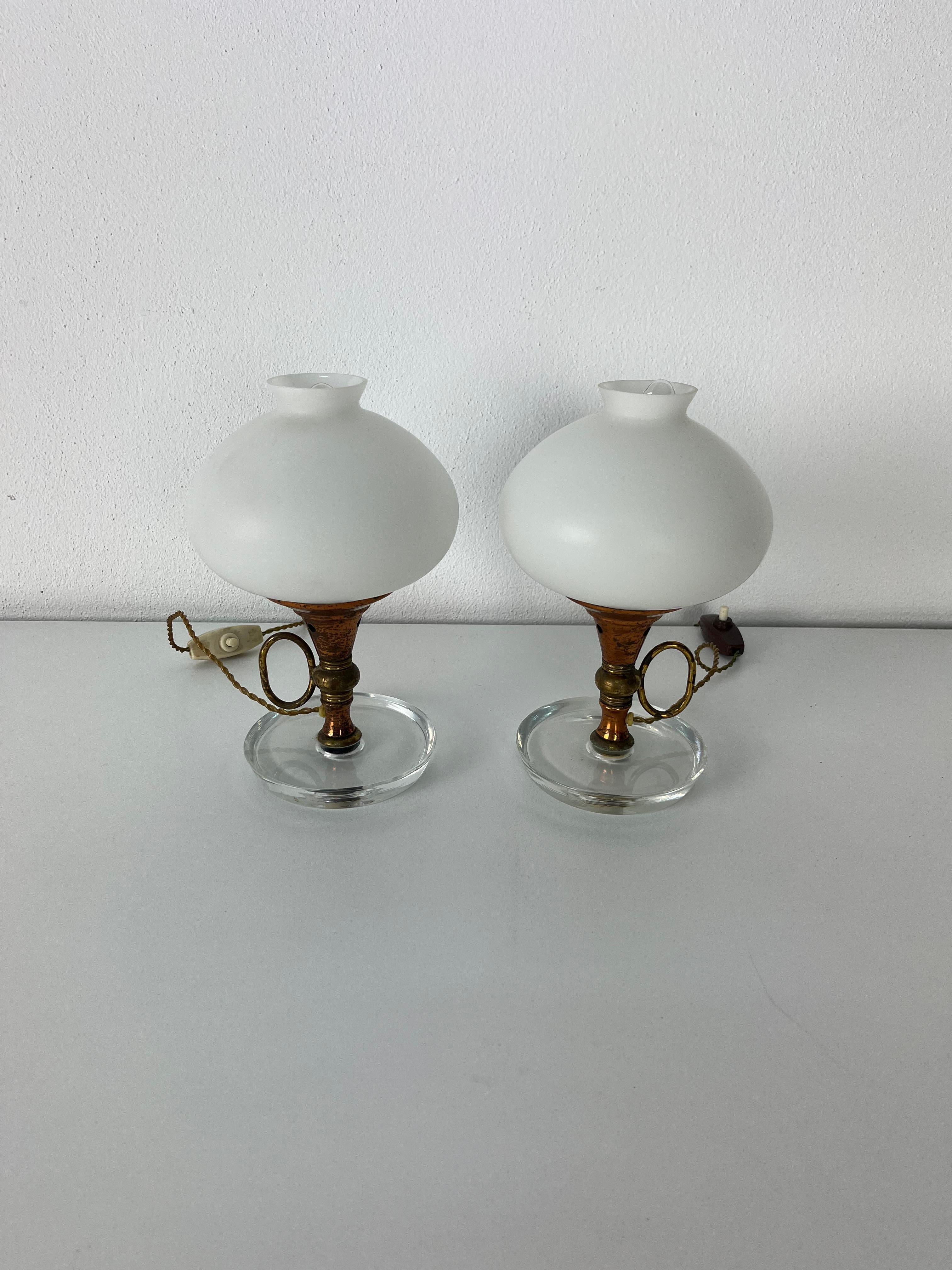 Juego de dos lámparas de mesilla de noche de cristal de Murano atribuidas a Fontana Arte Años 50 Italiano en venta