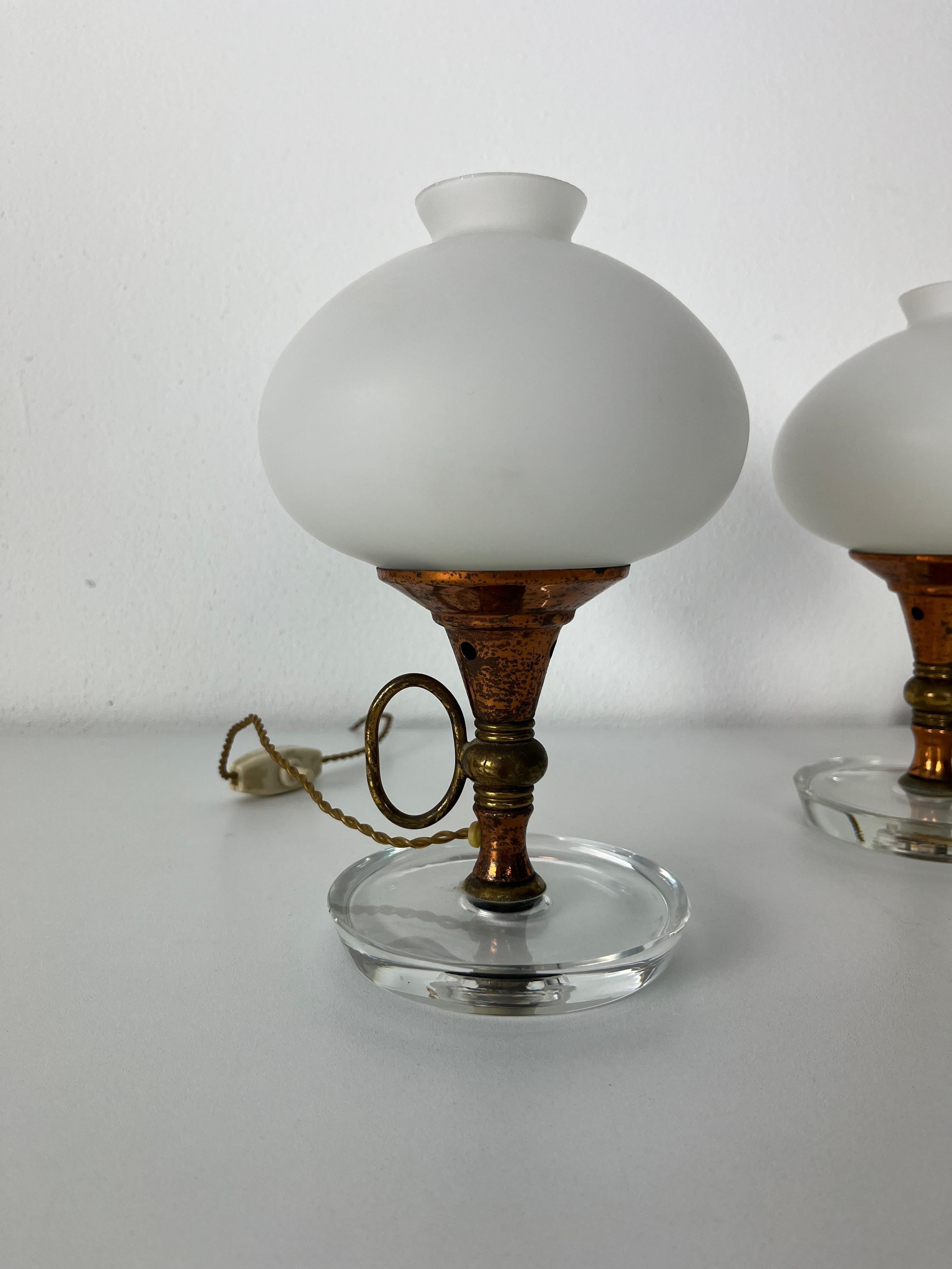 Juego de dos lámparas de mesilla de noche de cristal de Murano atribuidas a Fontana Arte Años 50 mediados del siglo XX en venta