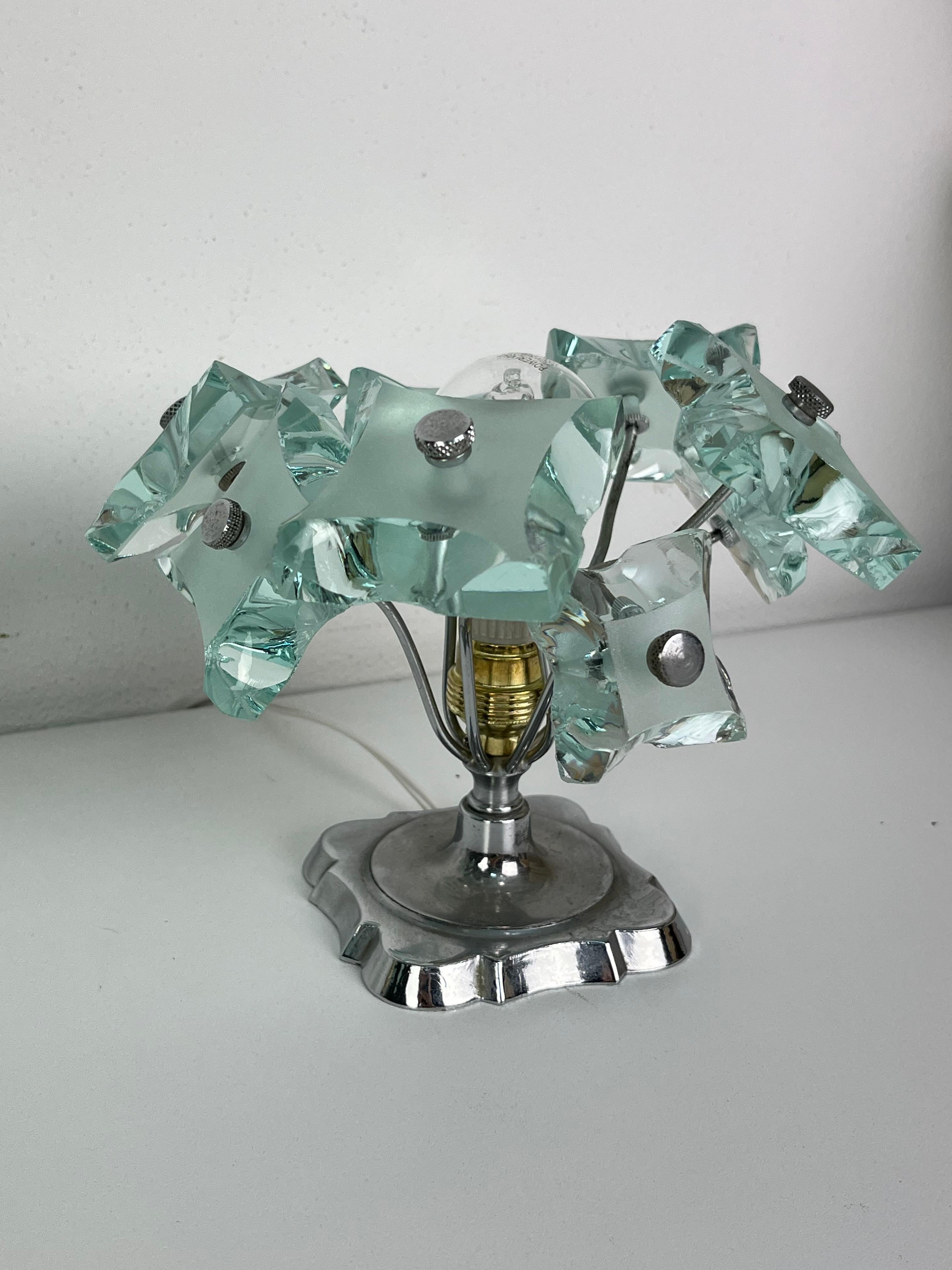 Set of two Murano glass bedside lamps attributed to Pietro Chiesa for Fontana Arte, 1950s
Metal frame.
Good condition, minor signs of aging.
Professional electrical system refurbished.
E14 lamps
