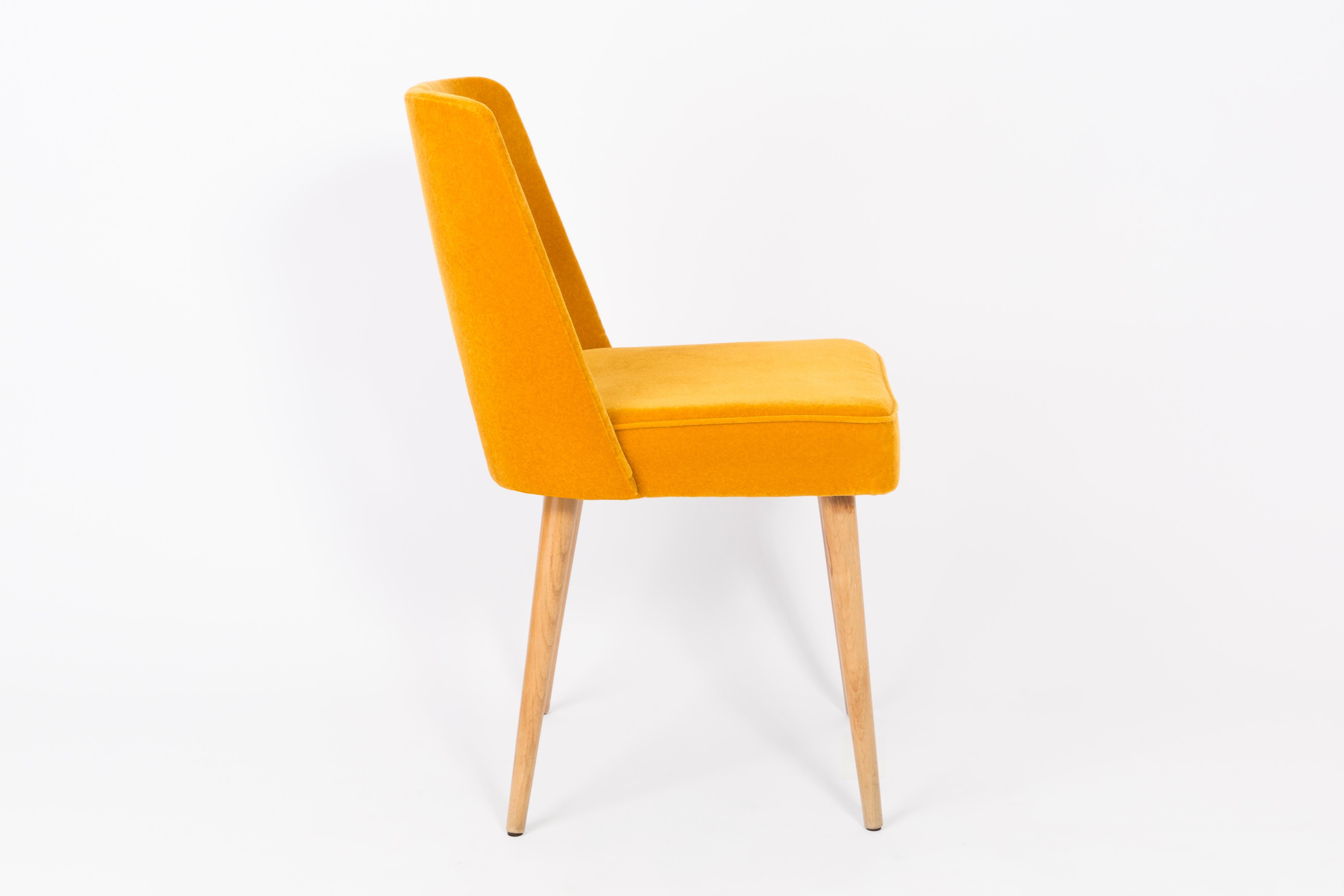 Ensemble de deux chaises Shell en velours jaune moutarde, années 1960 en vente 1