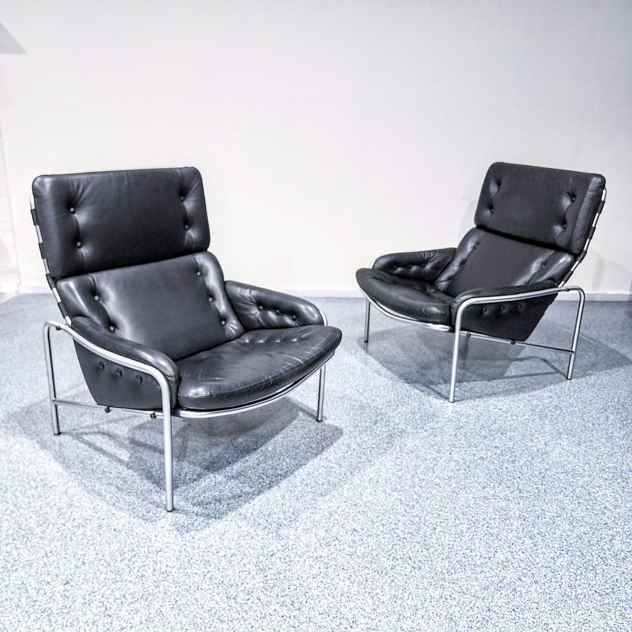 Set of two Nagoya chairs 