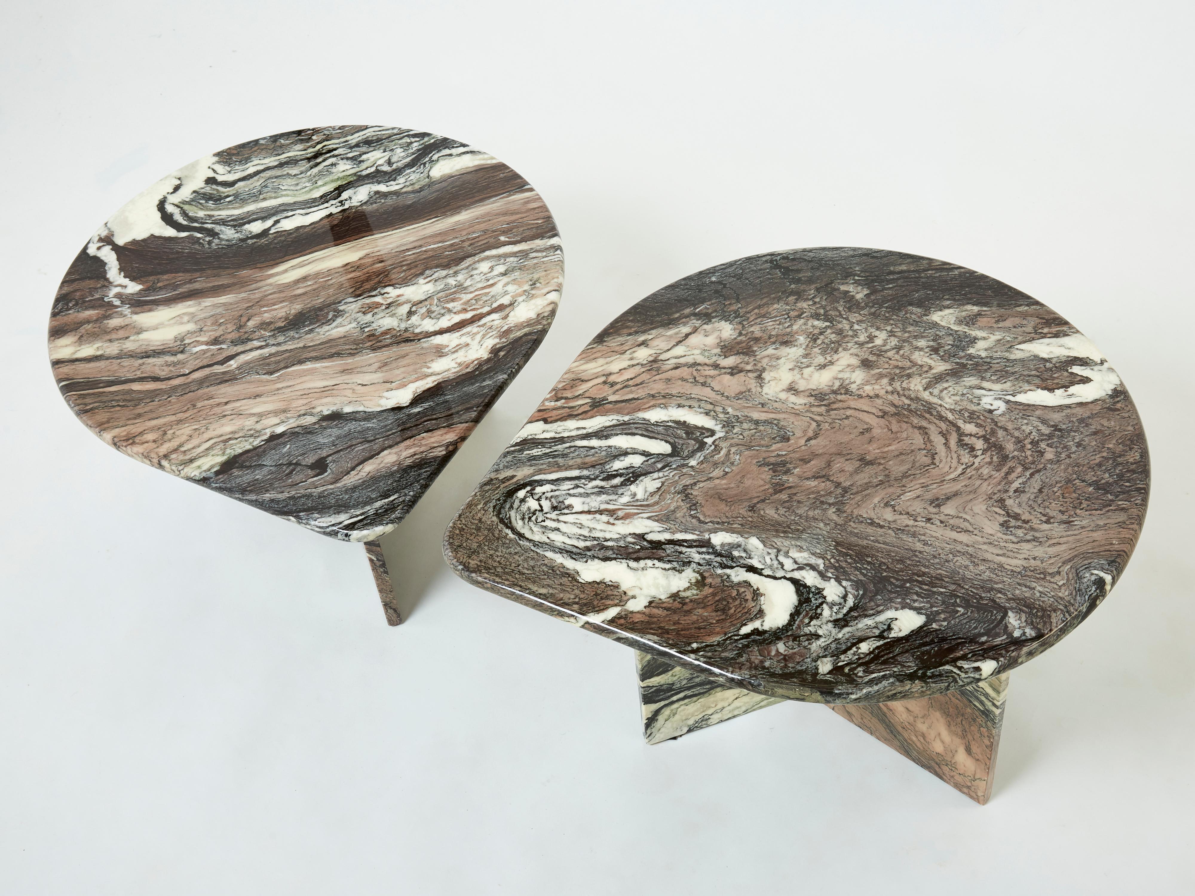 Unique set of two nesting tables made in France in the early 1970s from a beautiful sicilian brown black and white wavy marble. The thick surface of each table is slick yet intriguing, with a beautiful and original shape. The result is a