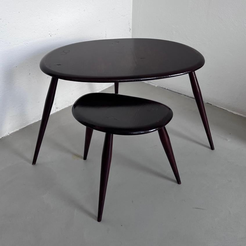Set of Two Nesting Tables in Wood, Organic Shape, Living Room, Bedside Tables In Good Condition For Sale In Milano, IT