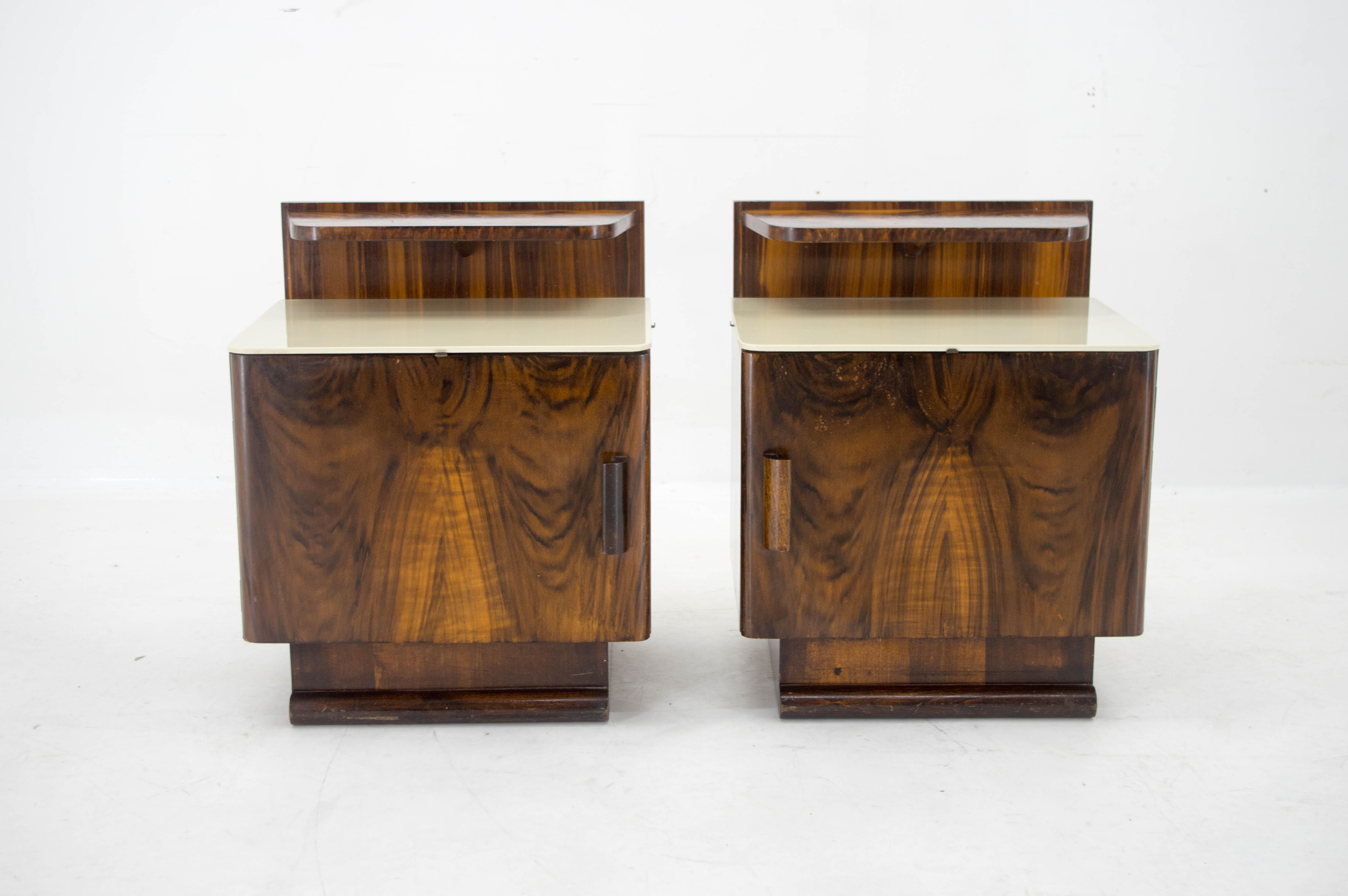 Age patina and minor losses on a lacquer visible on pictures.
Glass in perfect condition.
