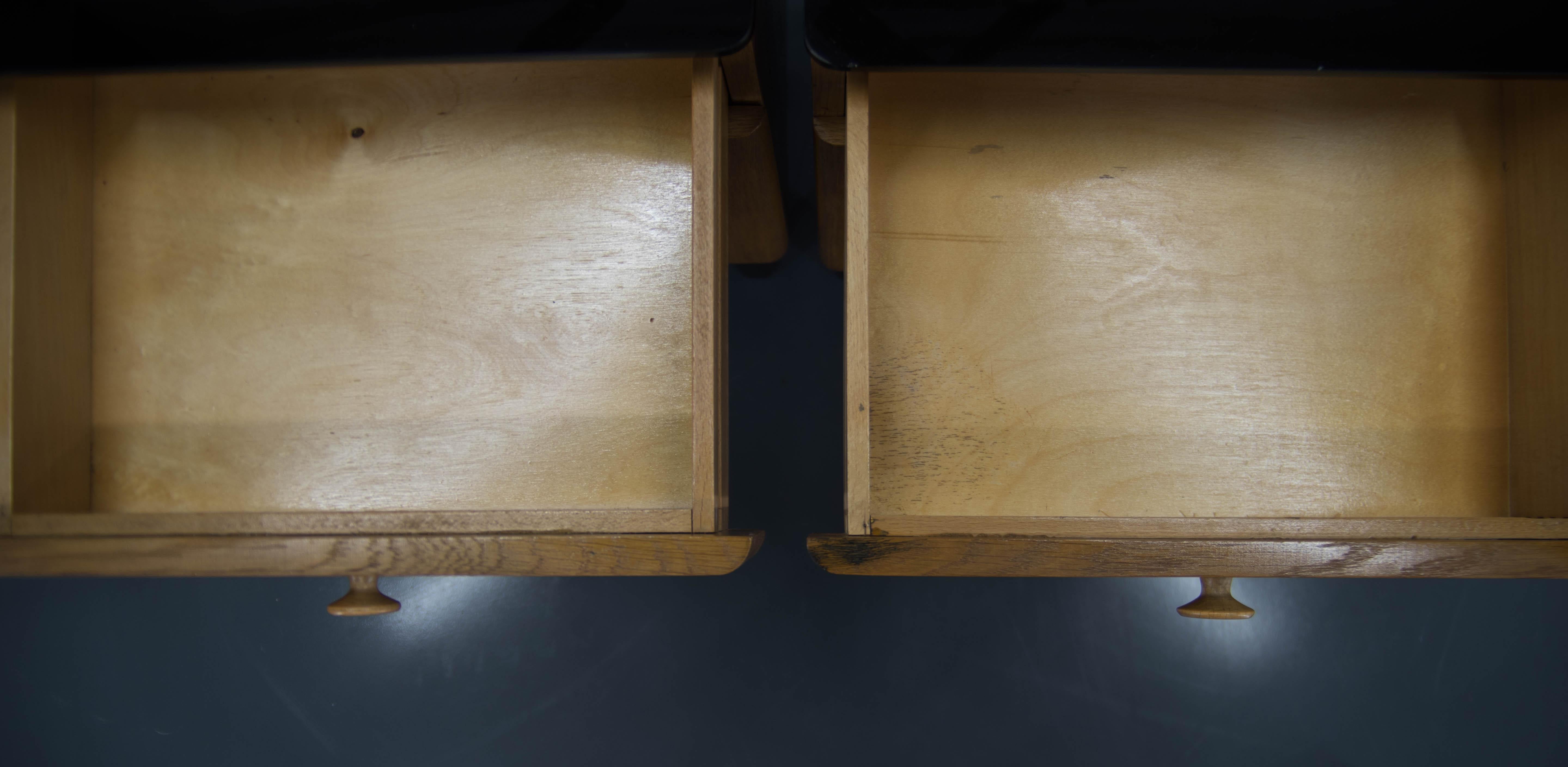 Ensemble de deux tables de nuit par Halabala pour UP Zavody, années 1950 Bon état - En vente à Praha, CZ