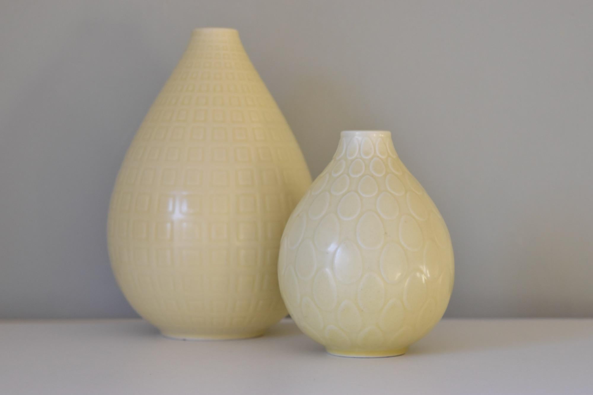 Set of Two Nils Thorsson Yellow Faience Marselis Vase Aluminia Royal Copenhagen In Good Condition For Sale In Krefeld, DE