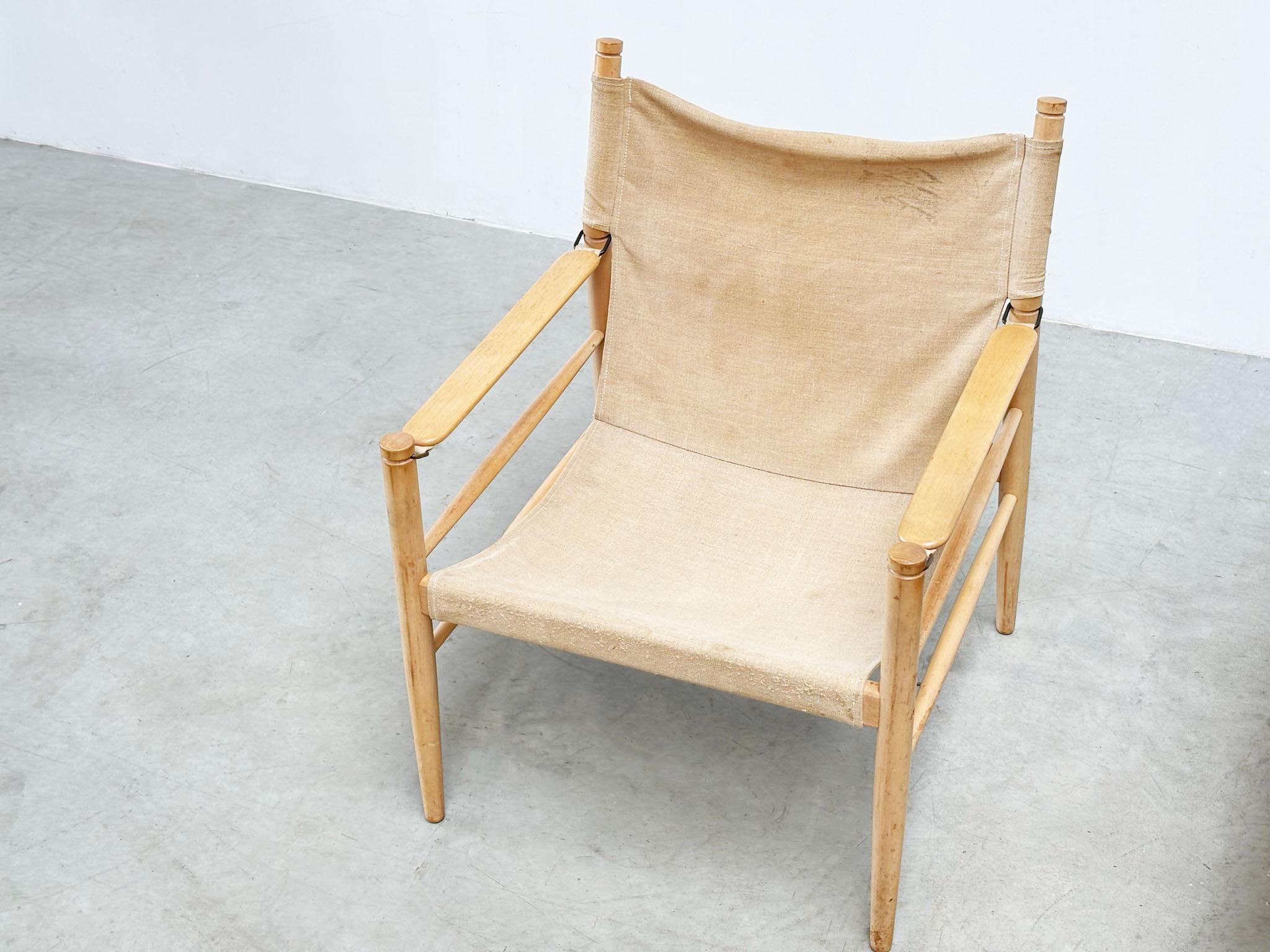 Set of two oak and linnen safari chairs 4