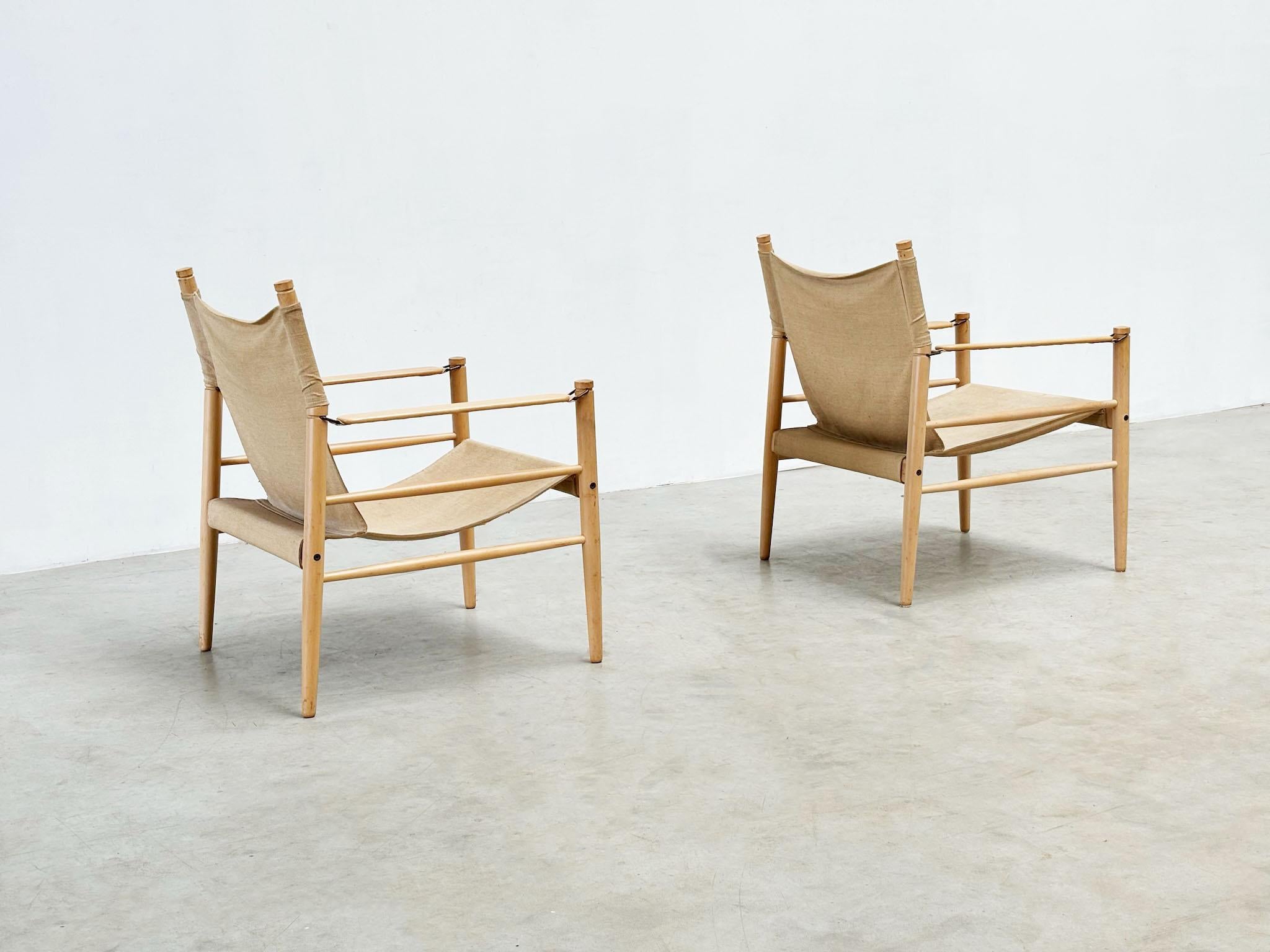 Late 20th Century Set of two oak and linnen safari chairs