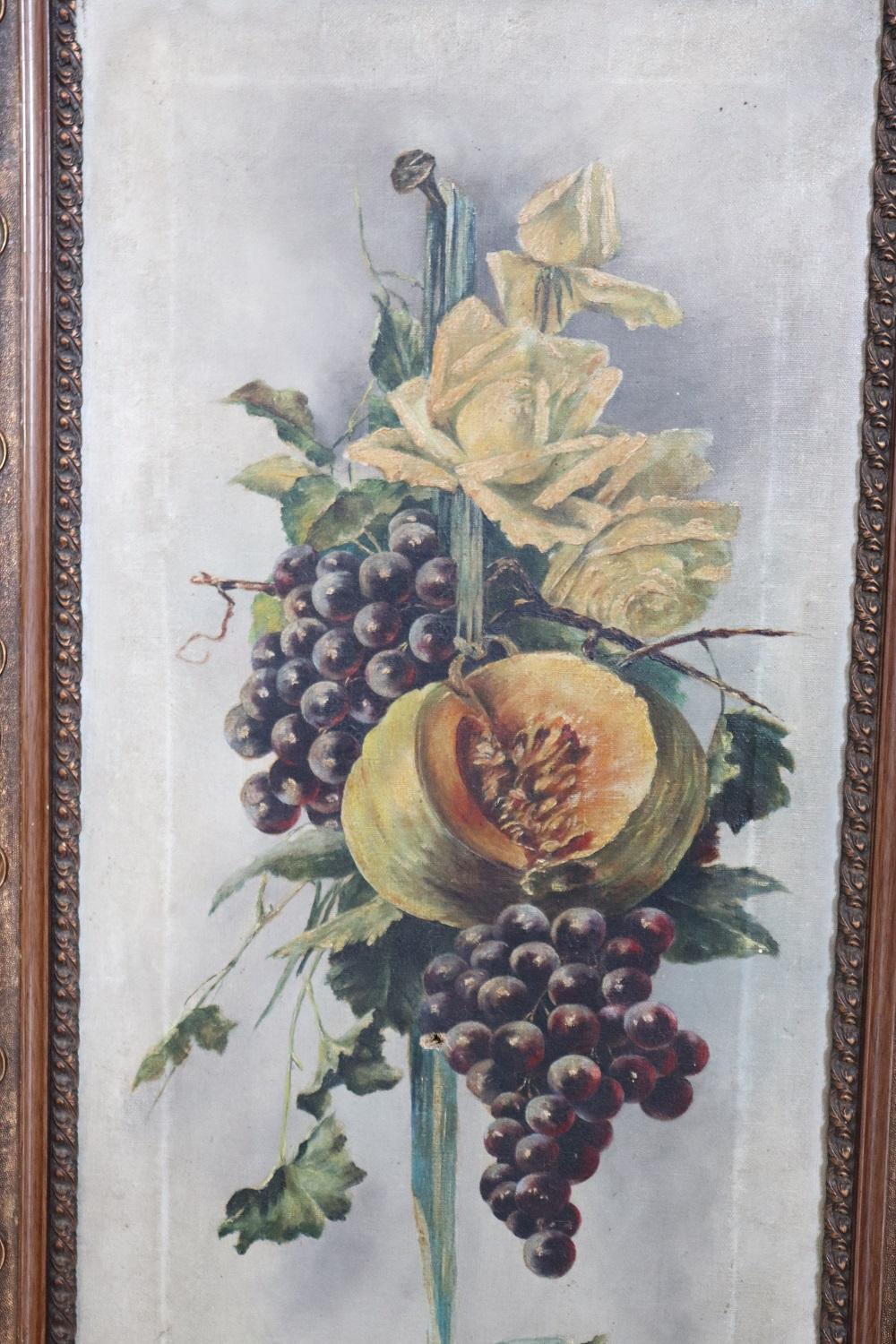 Art nouveau Ensemble de deux peintures à l'huile sur toile, signées, composition de fleurs et de fruits en vente