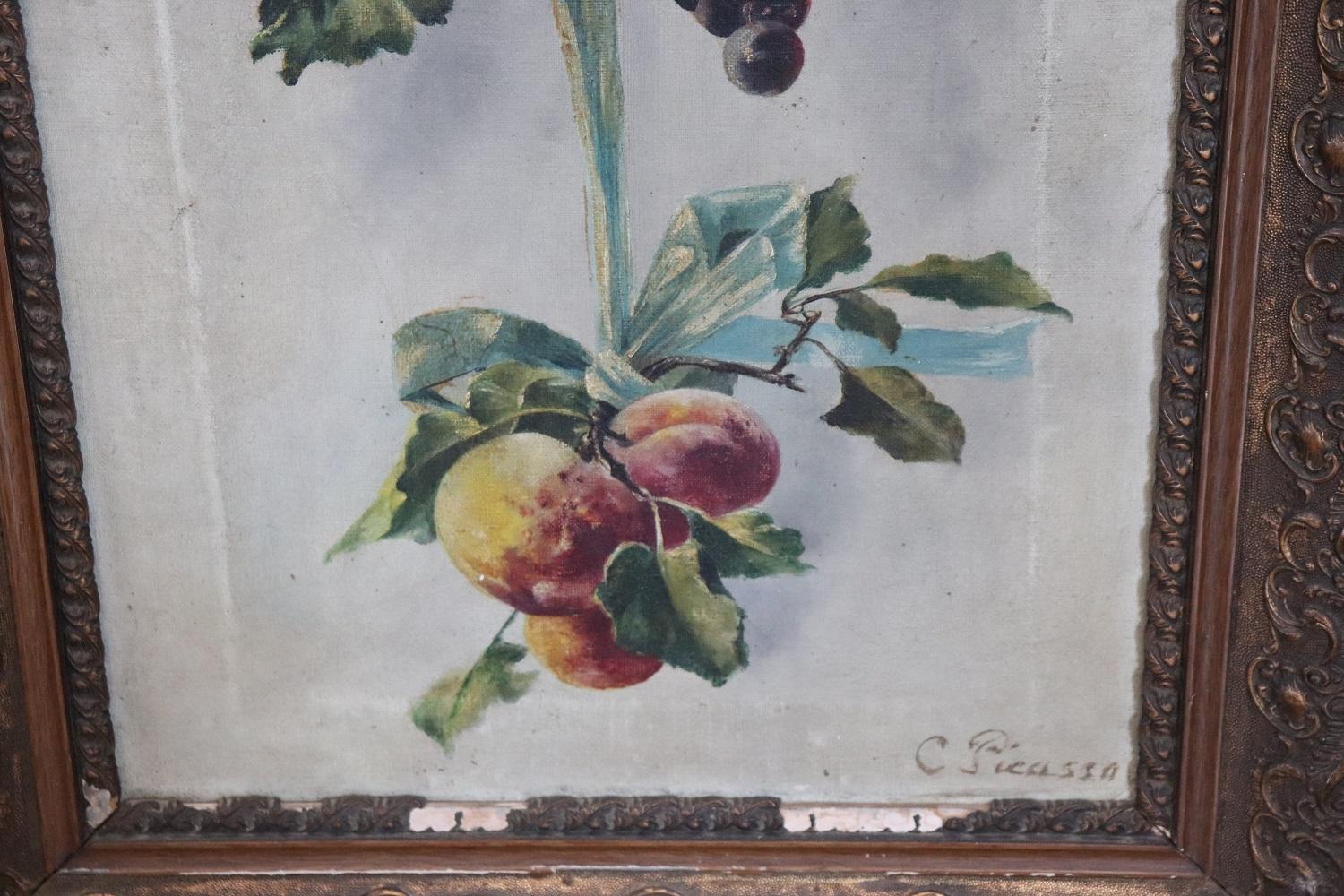 italien Ensemble de deux peintures à l'huile sur toile, signées, composition de fleurs et de fruits en vente