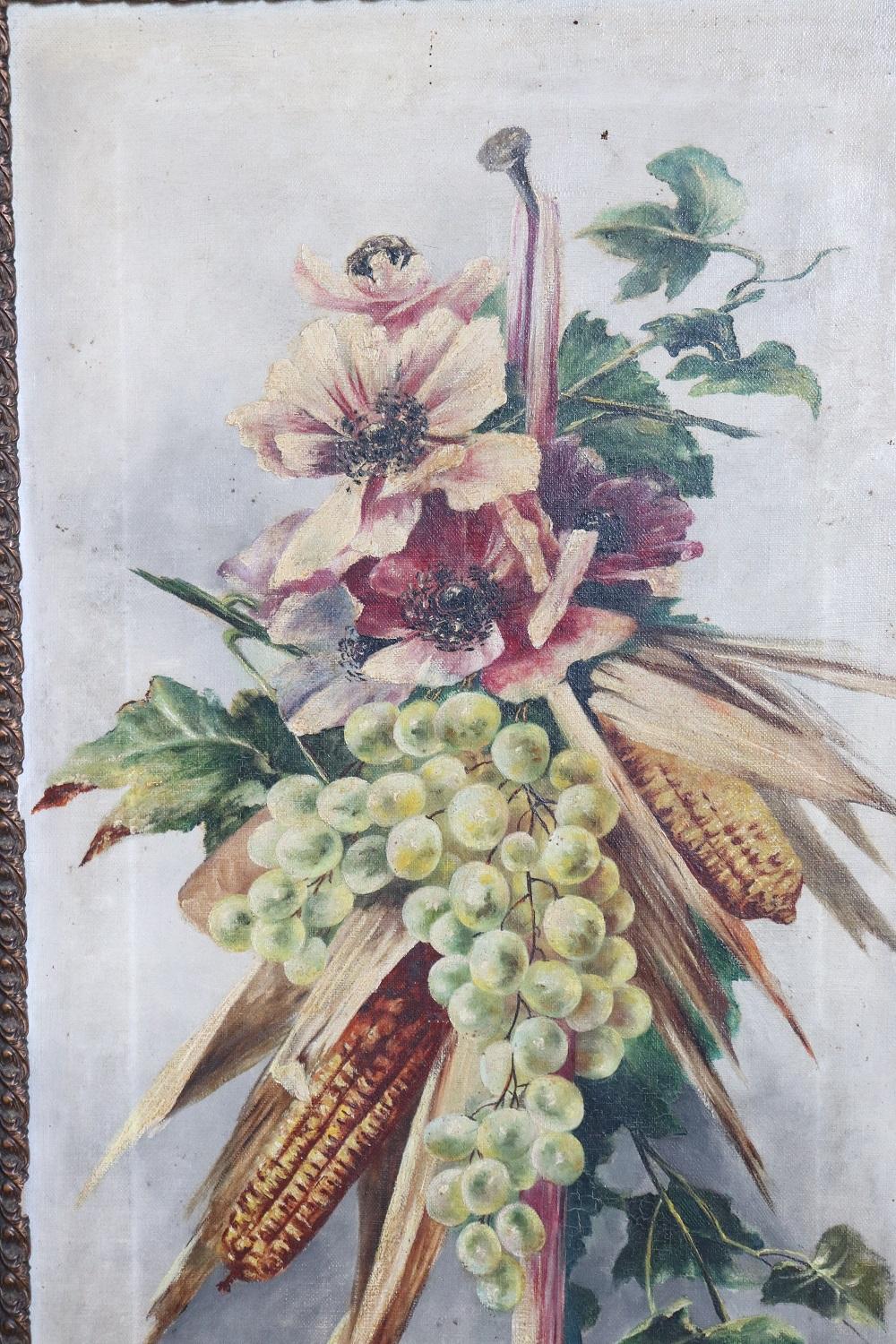 Huilé Ensemble de deux peintures à l'huile sur toile, signées, composition de fleurs et de fruits en vente