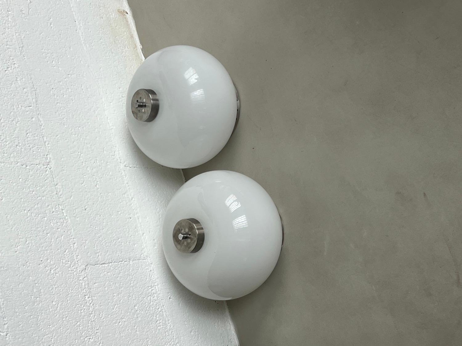 Opaline Appliques / Ceiling Lamps / Table Lamps - Mid Century Sconces - Vintage Italian Ceiling Lights 1970's 

Set of two timeless and decorative Mid-Century Modern flush mount lamps in steel and opaline glass. Currently hardwired (for 220v
